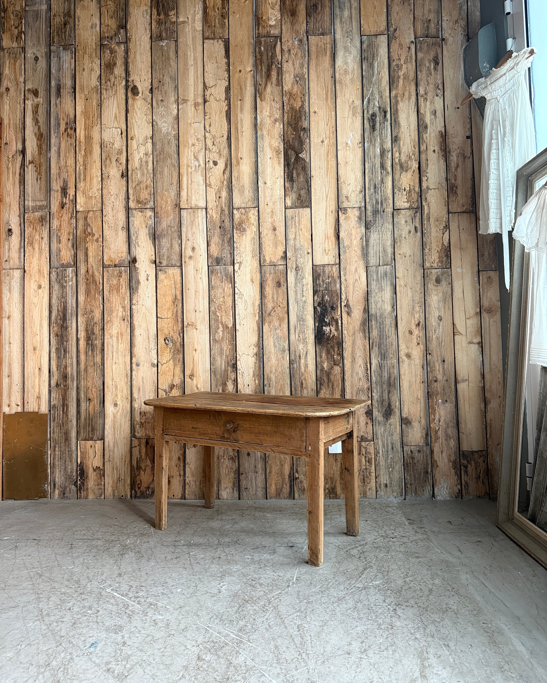 Petite console ou table de chevet en pin massif