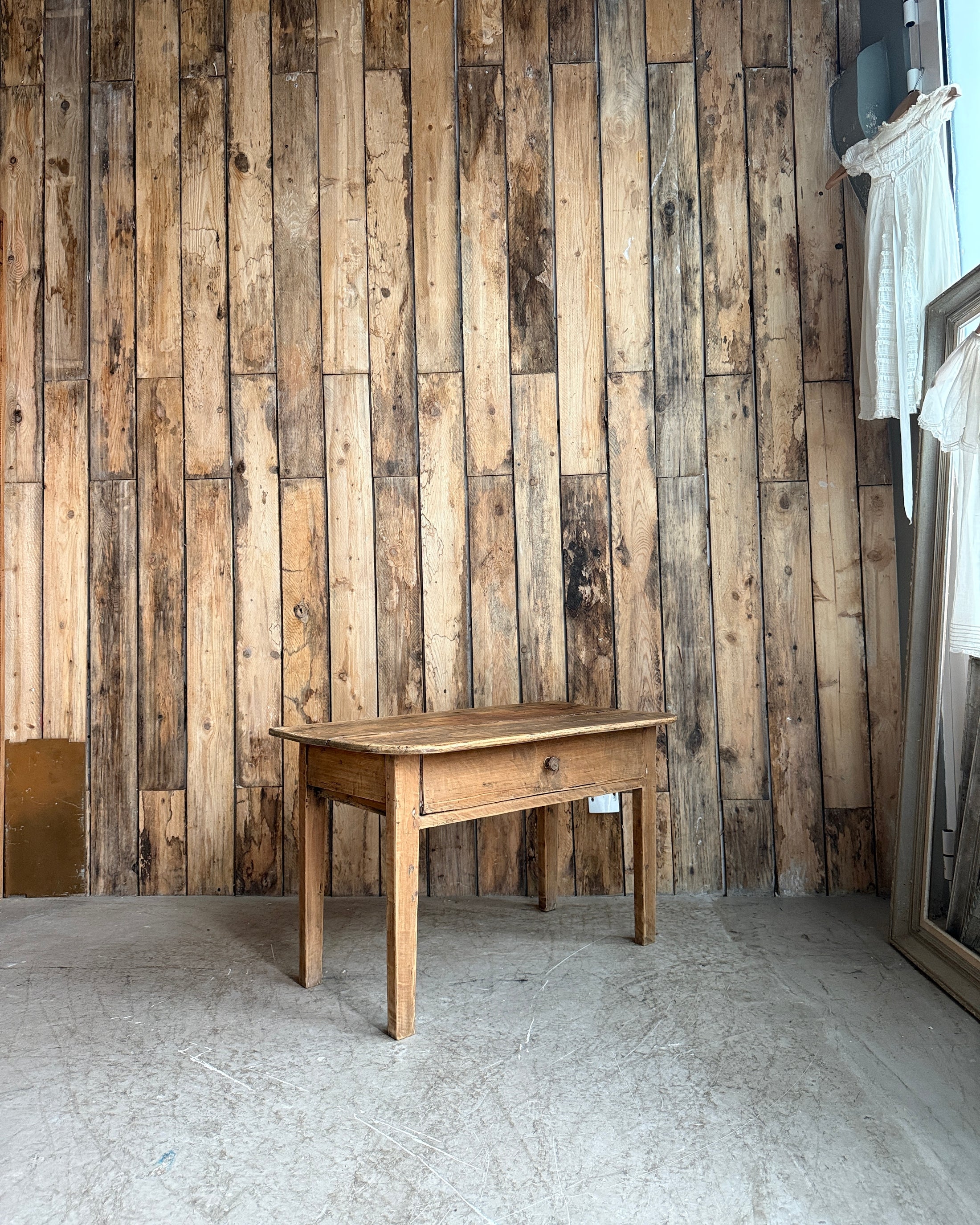 Petite console ou table de chevet en pin massif