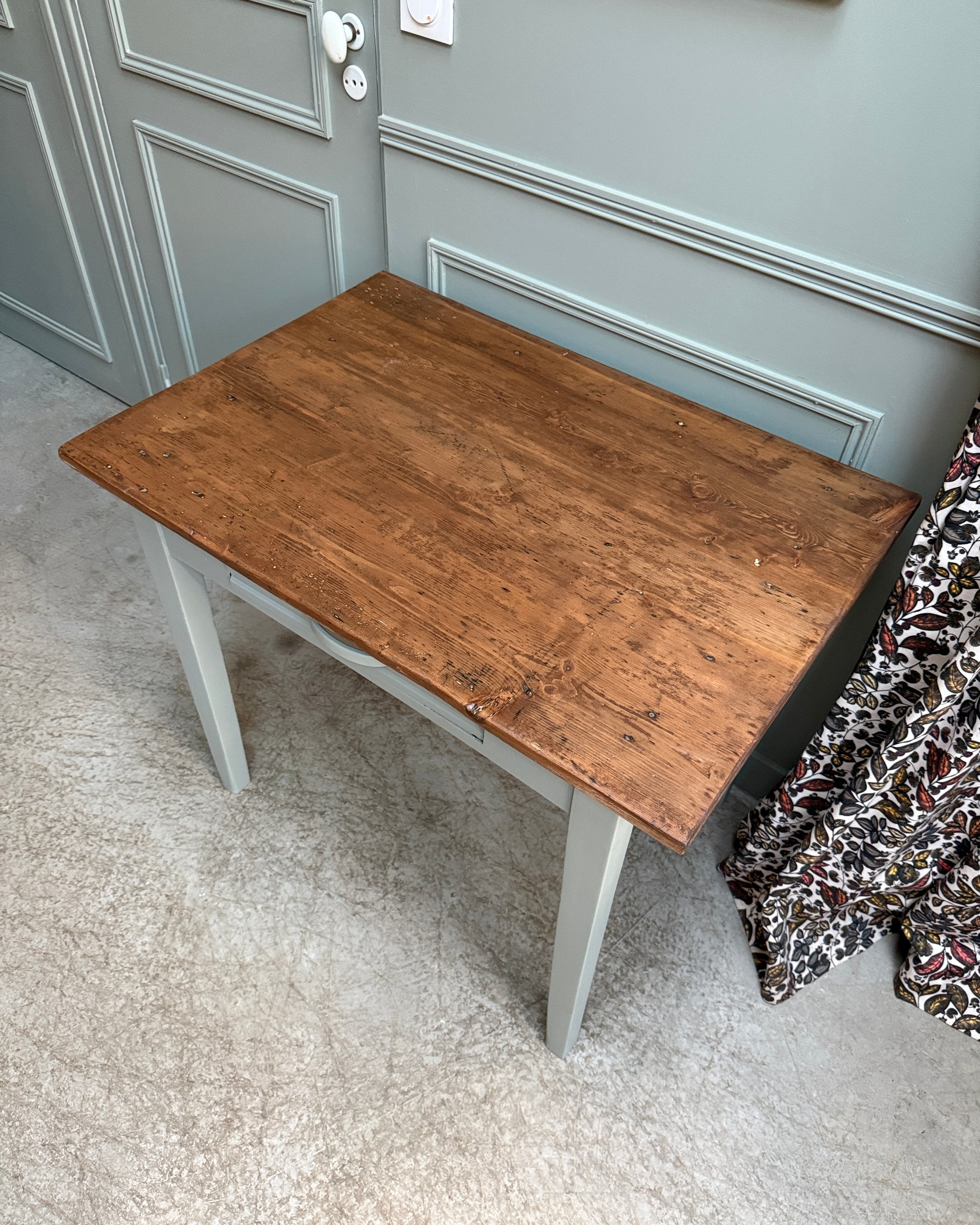 Petite table de ferme ou bureau