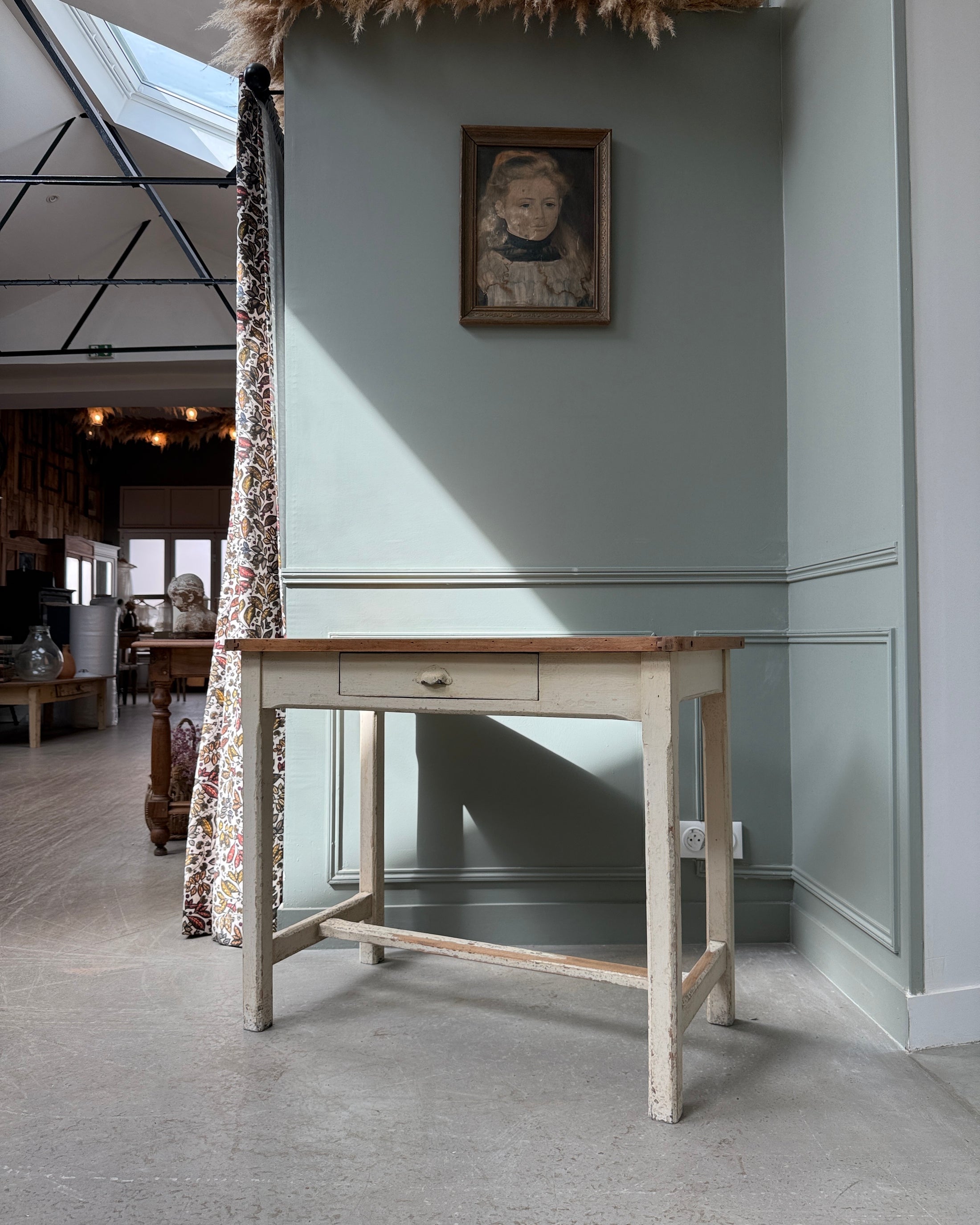Petite table de cuisine vintage patinée