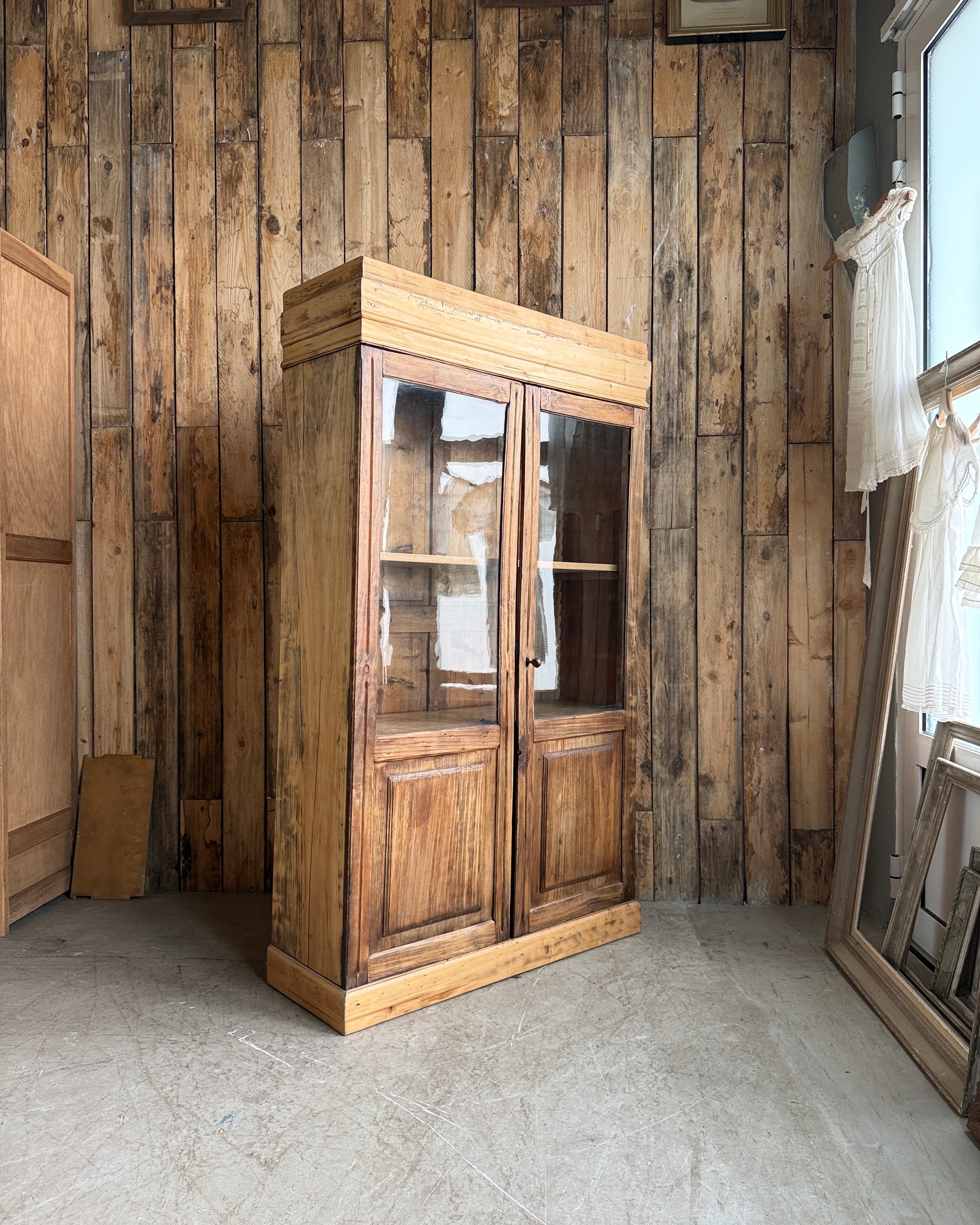 Petite vitrine ancienne en pin