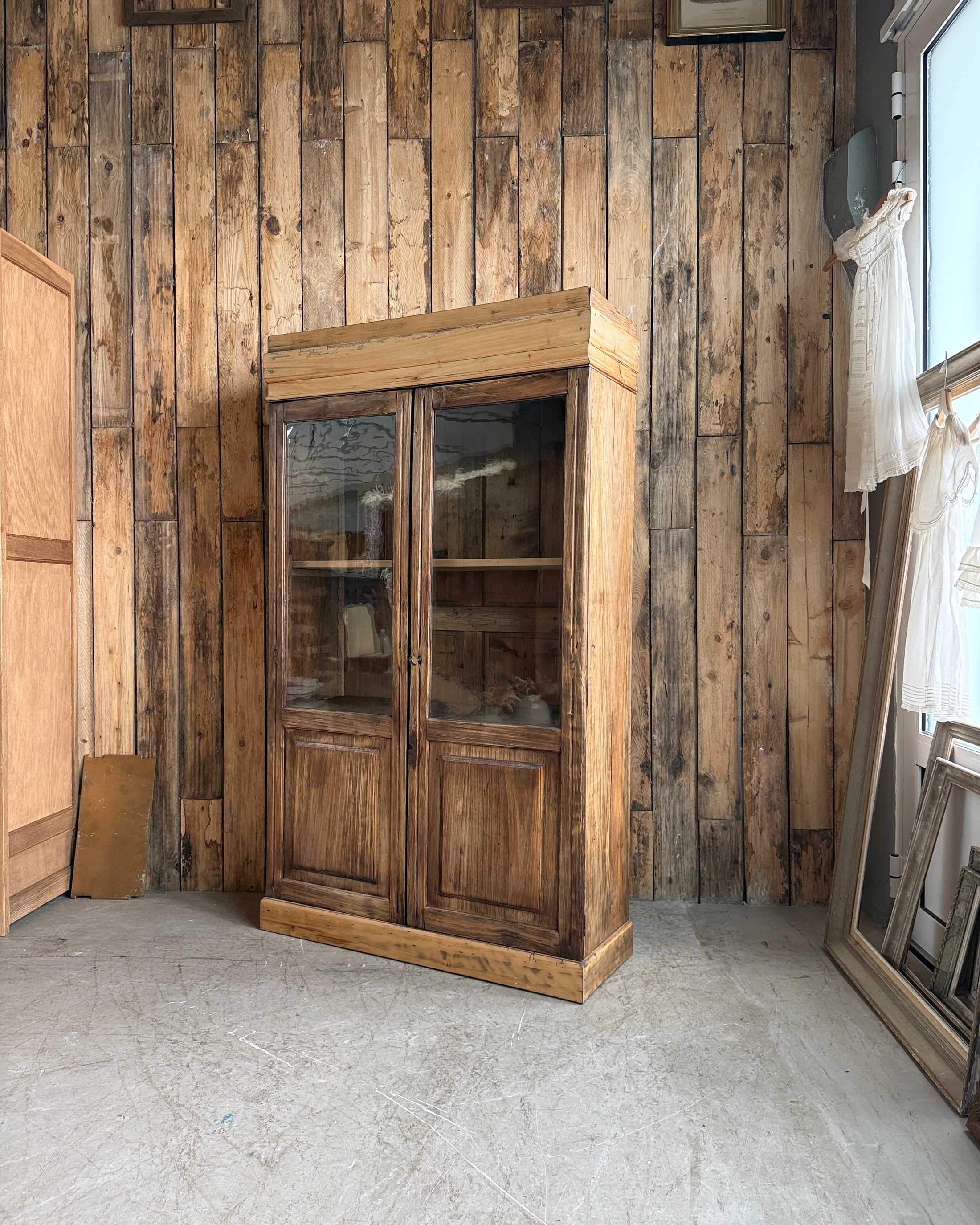 Petite vitrine ancienne en pin