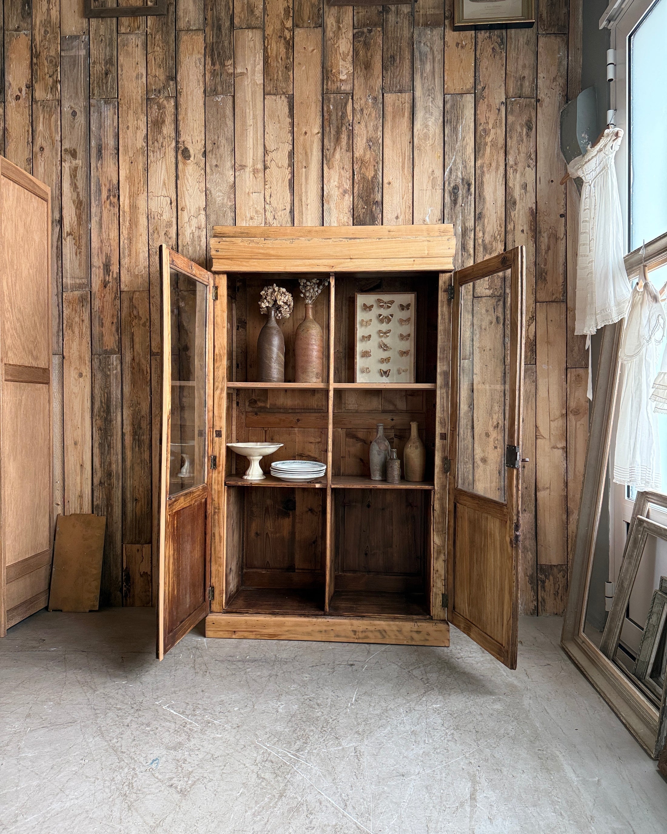 Petite vitrine ancienne en pin