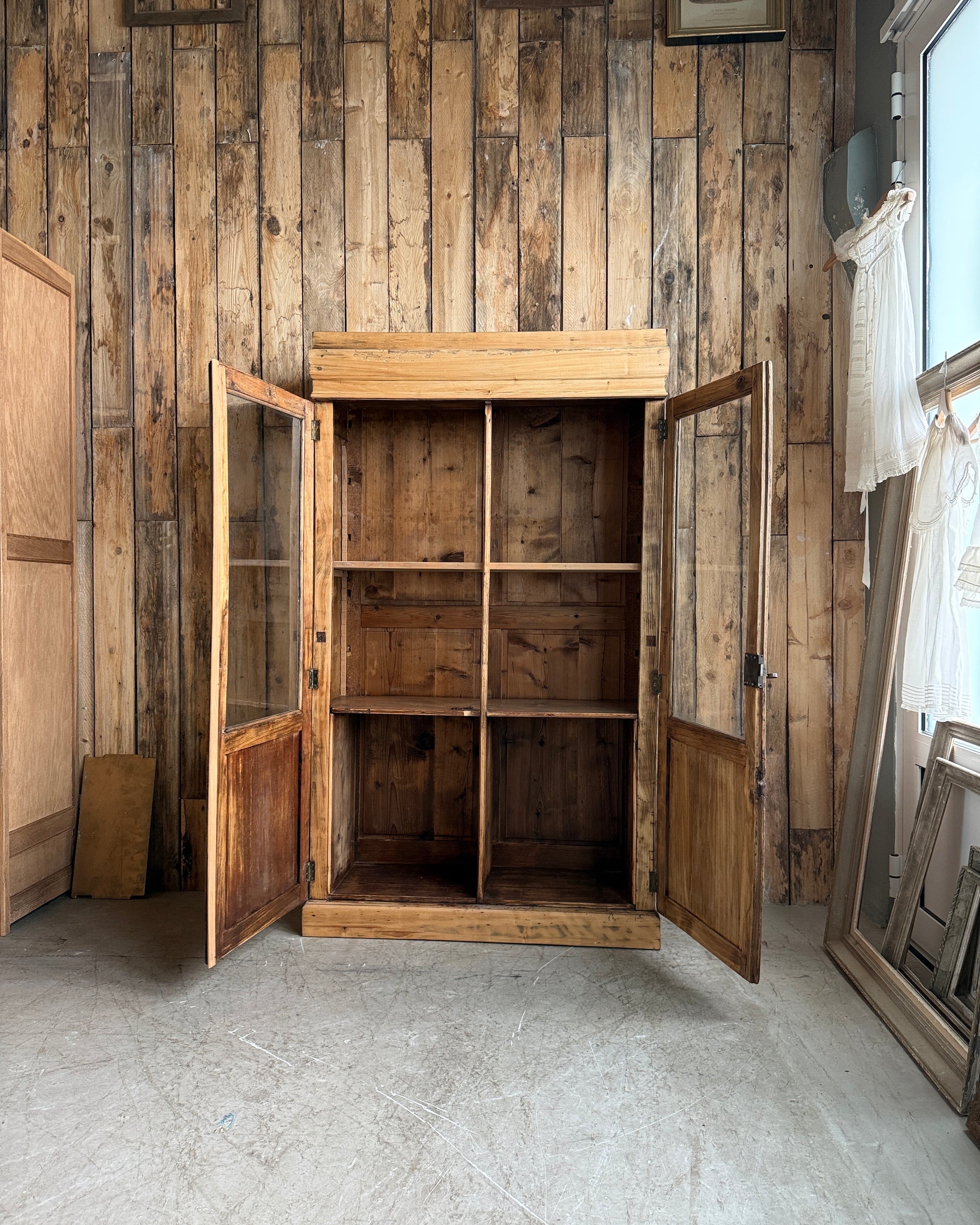 Petite vitrine ancienne en pin