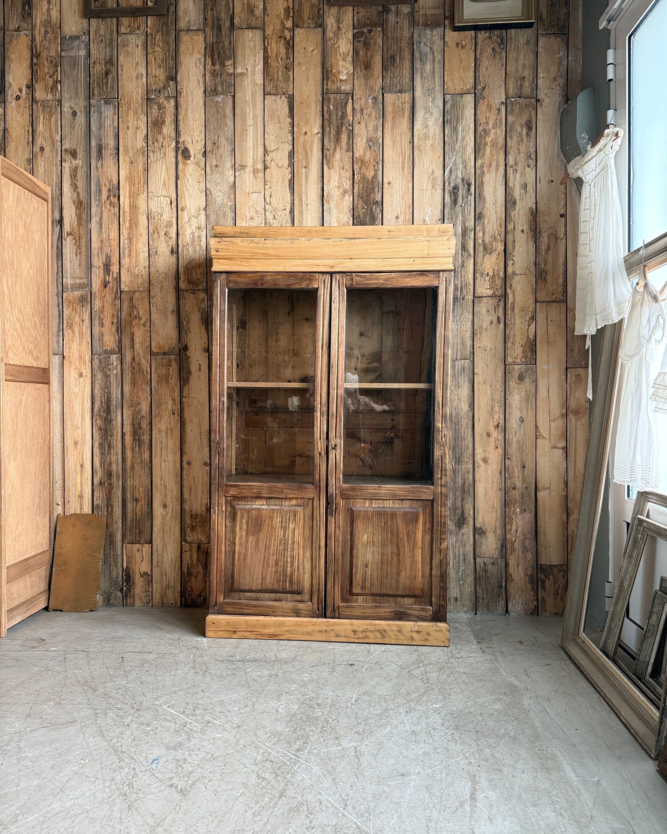 Petite vitrine ancienne en pin