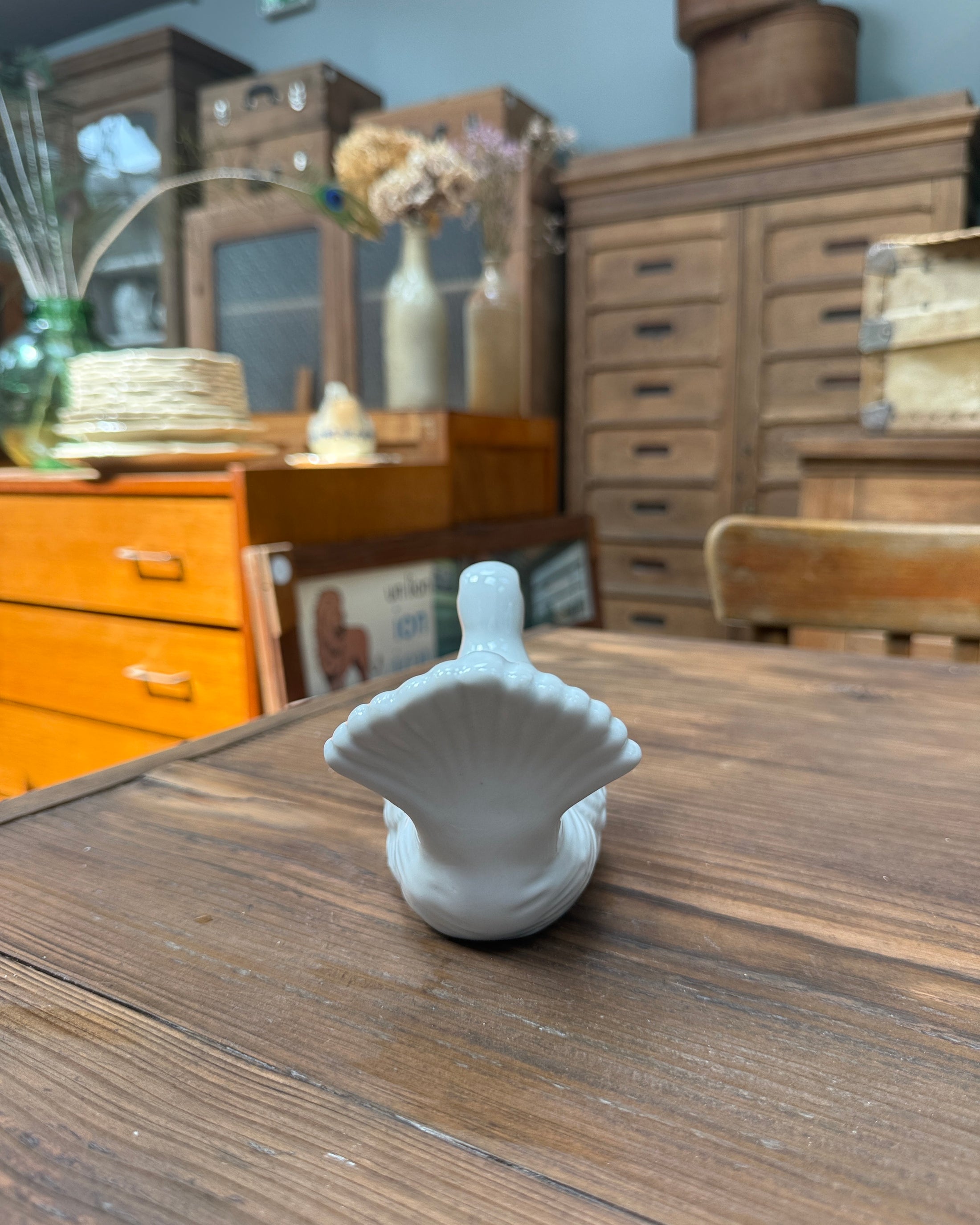 Pique-fleurs colombe en porcelaine blanche