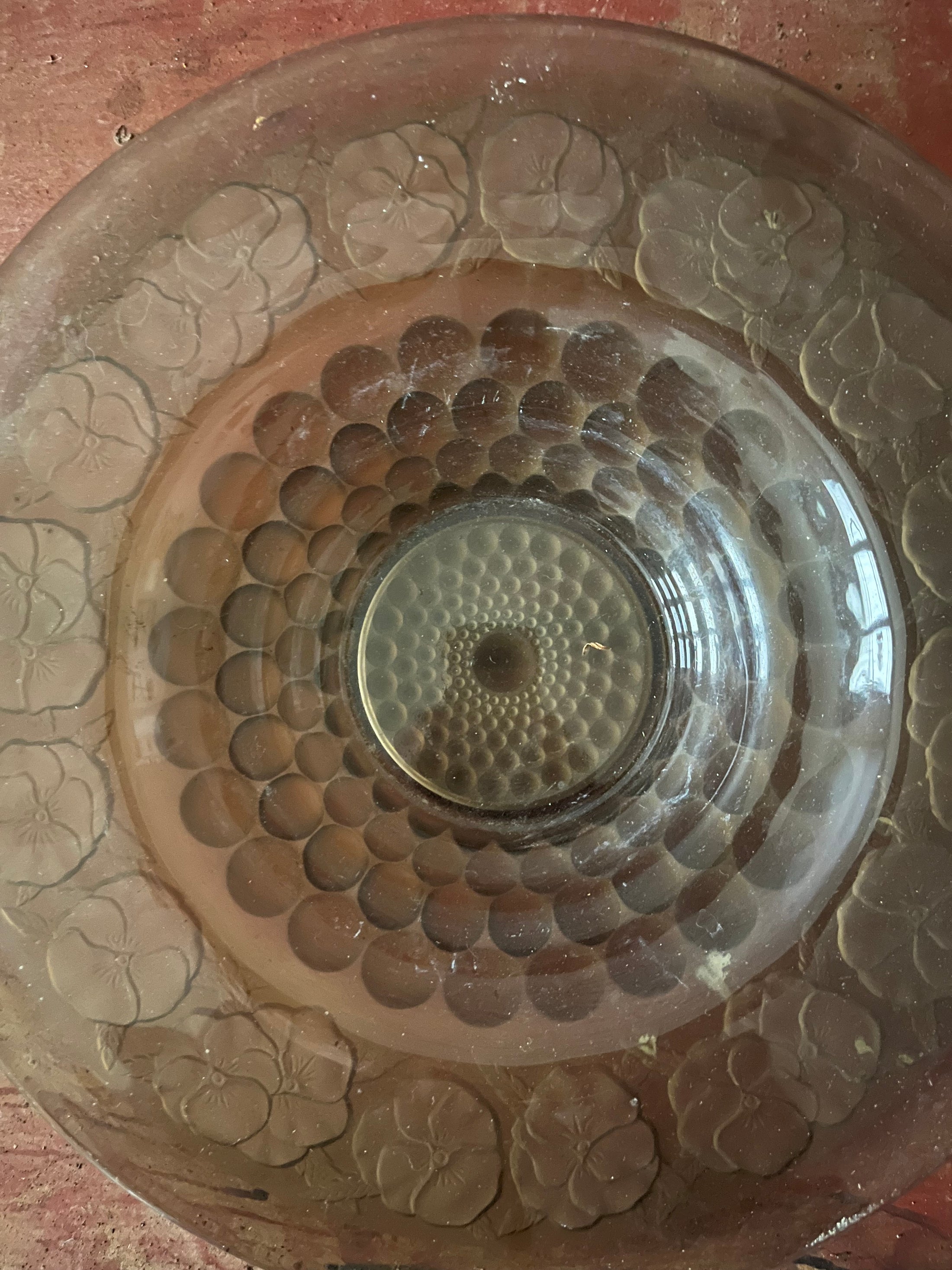 Plat Art Déco en verre fumé