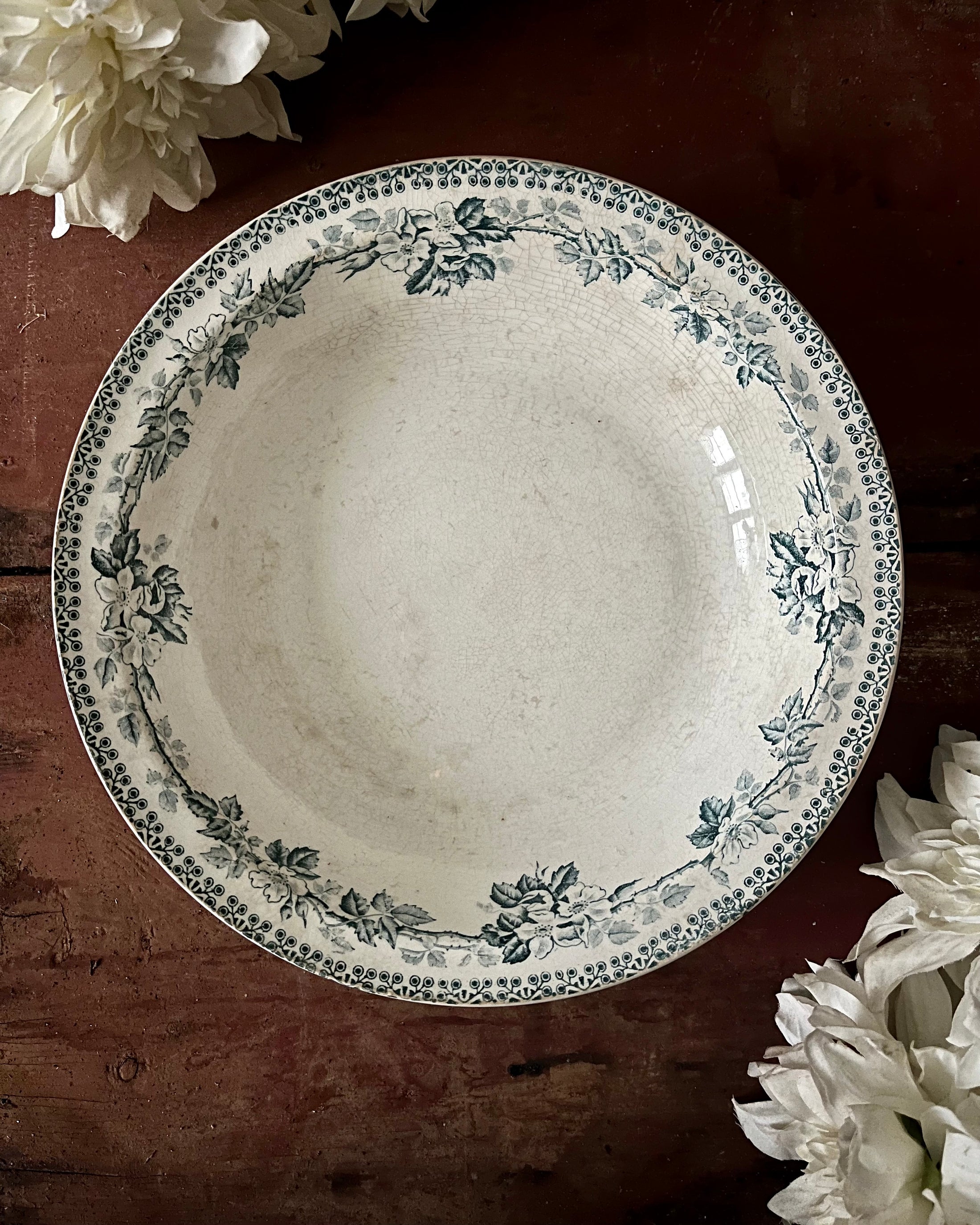 Plat rond creux Saint Amand