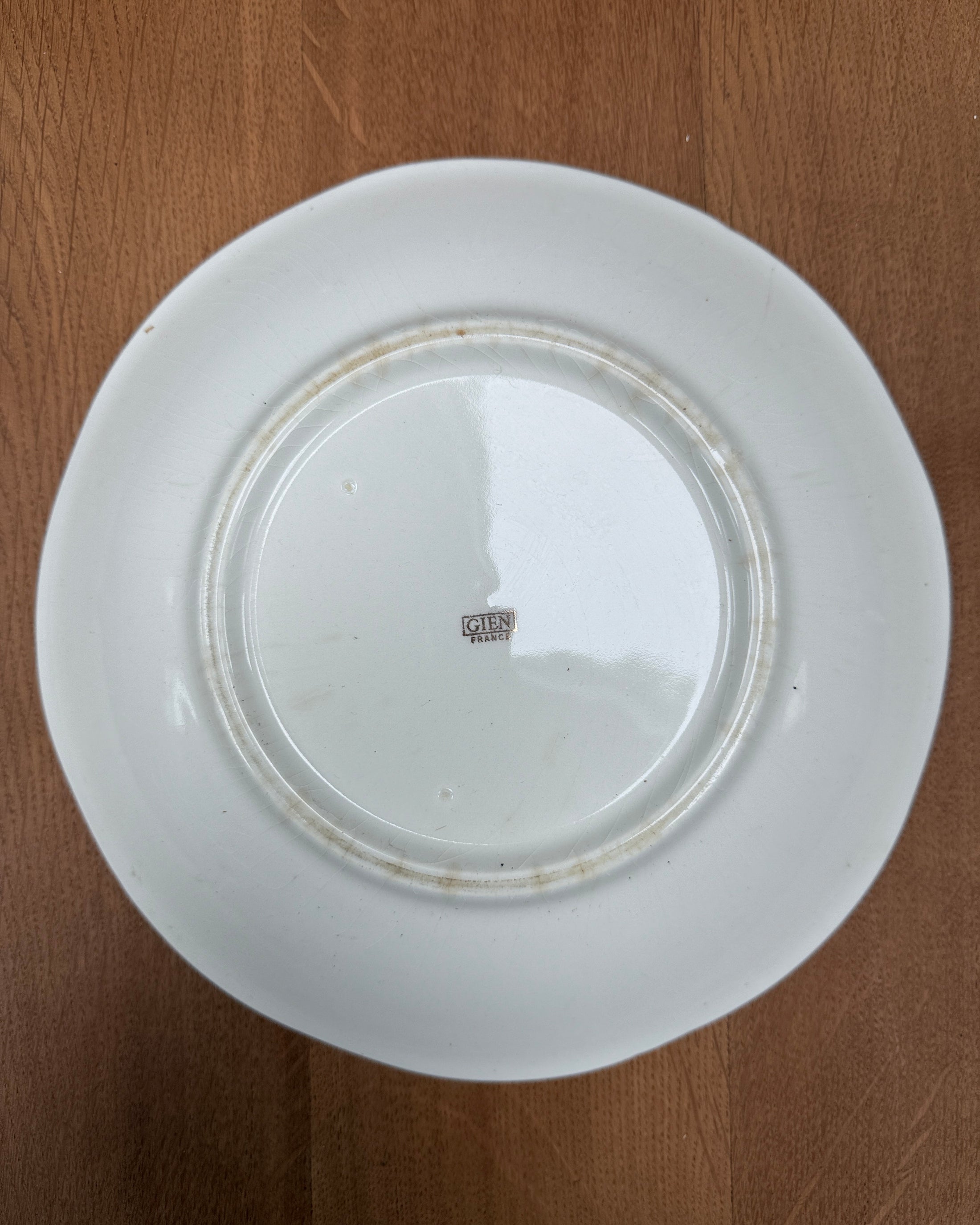 Plat rond creux vintage en porcelaine fine Gien