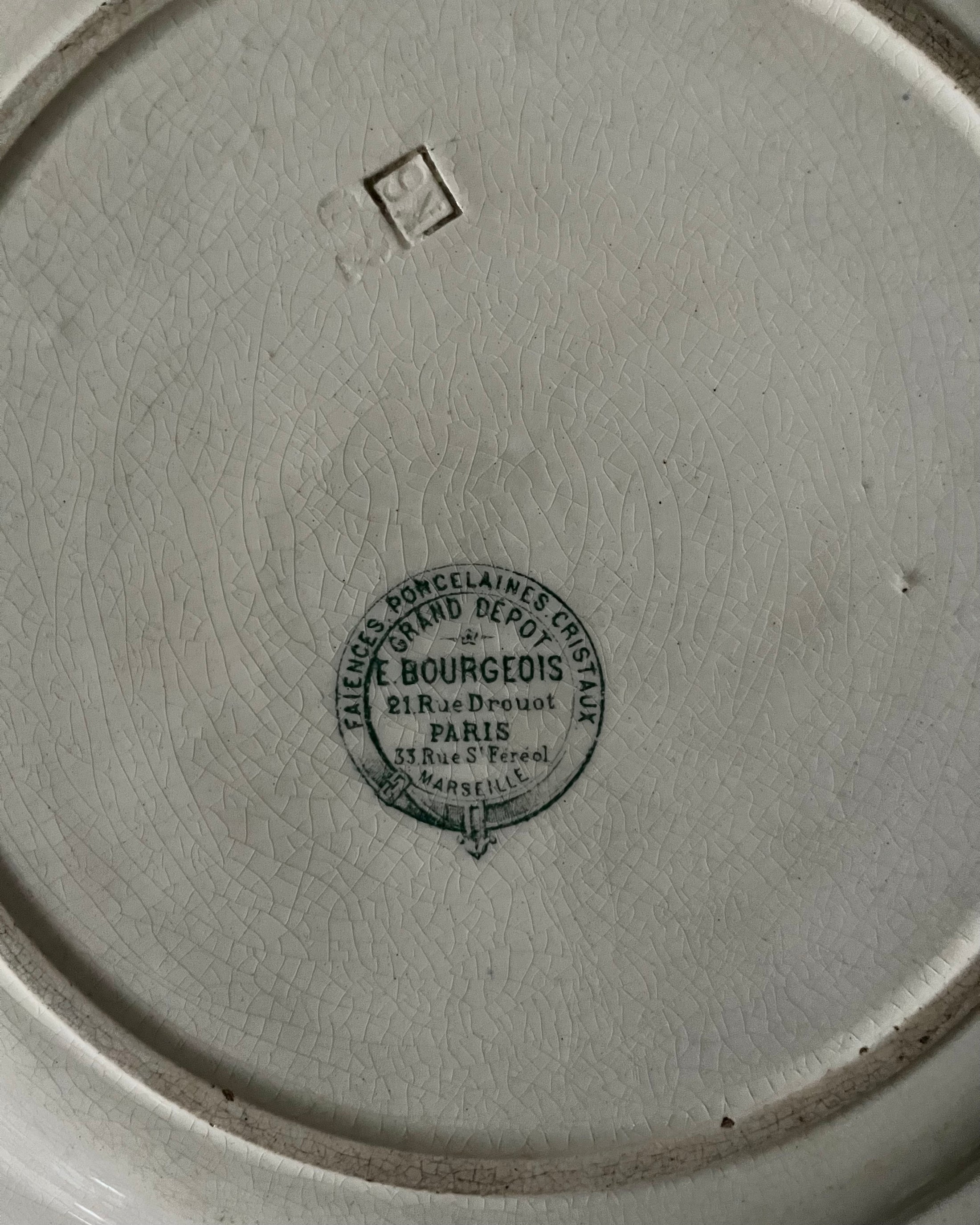 Plat rond terre de fer Bourgeois