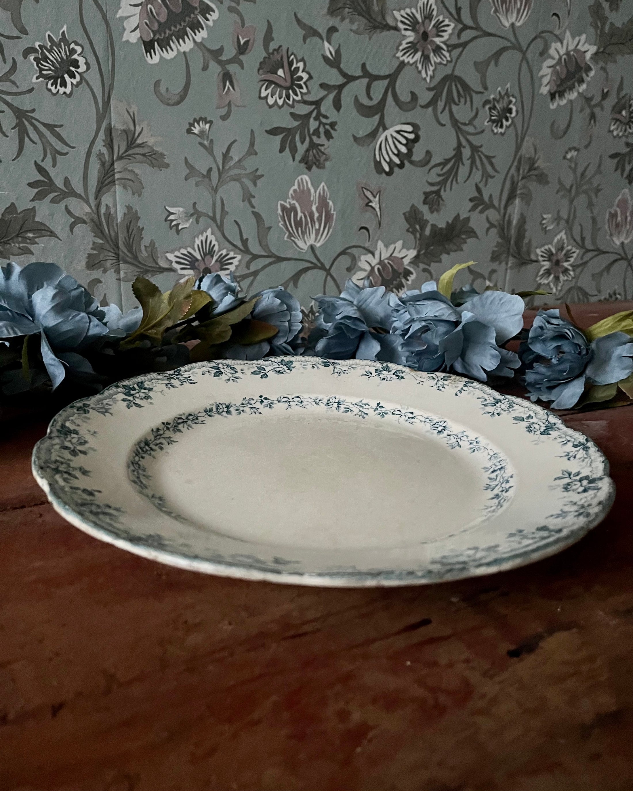 Plat rond terre de fer Bourgeois