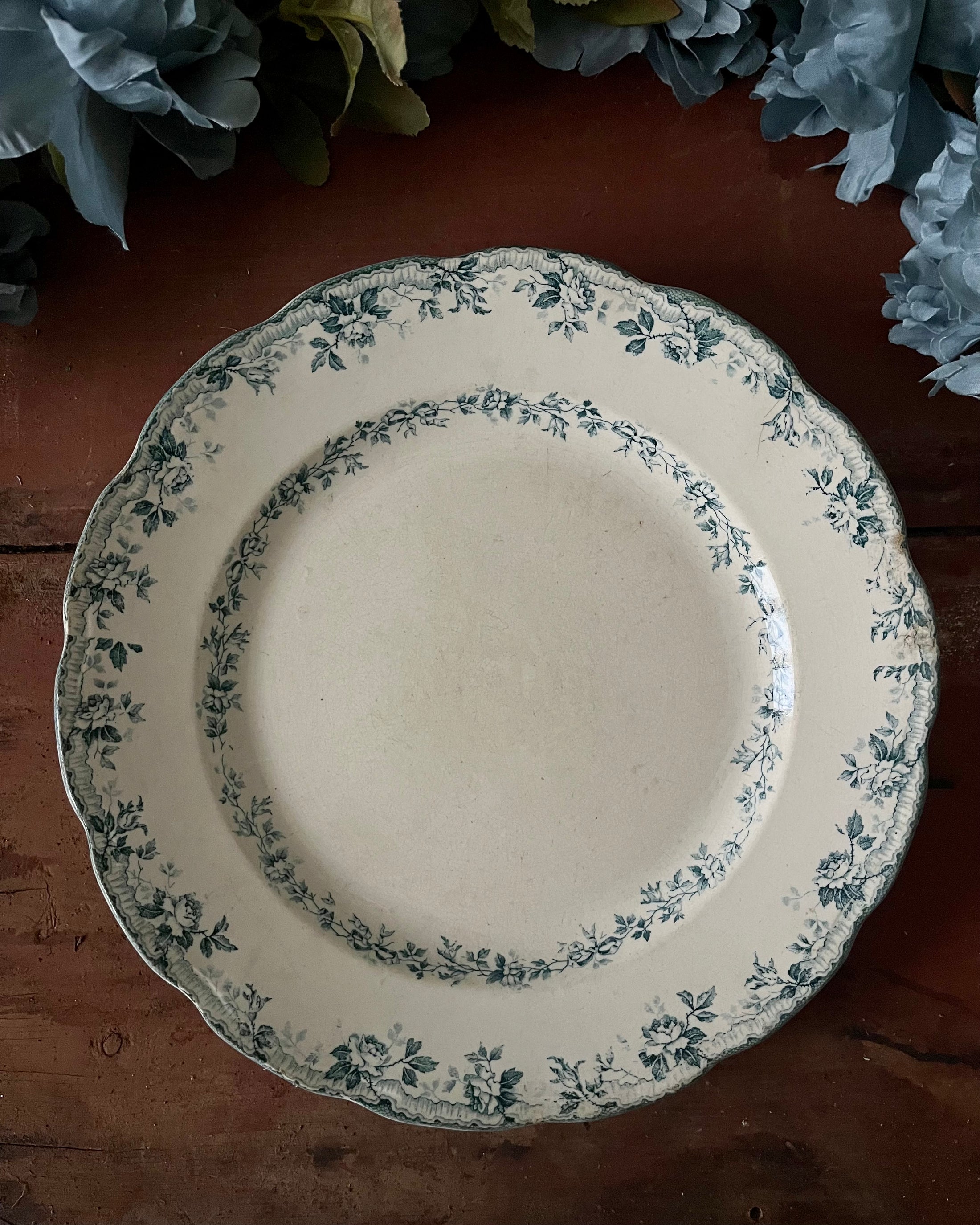 Plat rond terre de fer Bourgeois