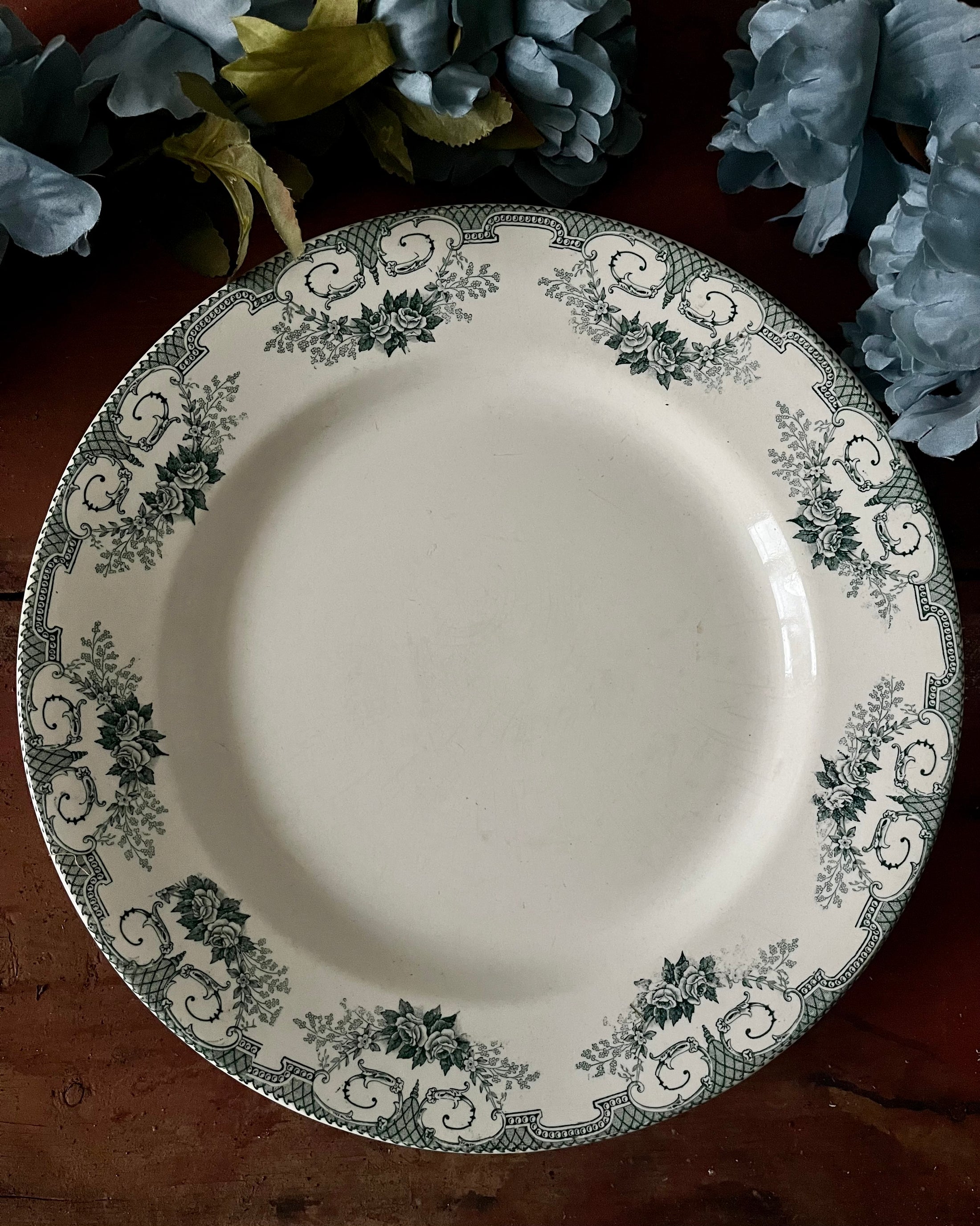 Grand plat rond terre de fer Debray