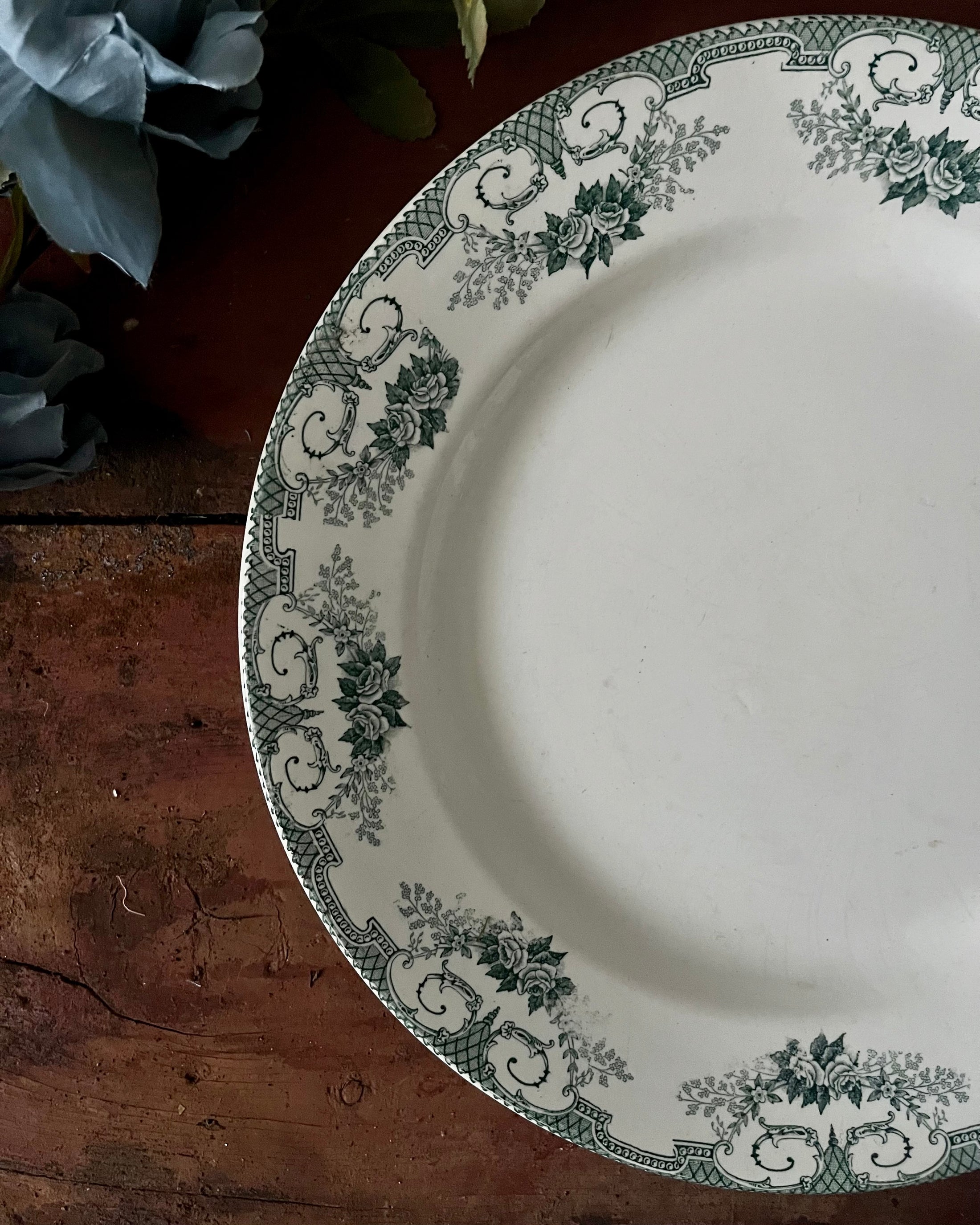 Grand plat rond terre de fer Debray