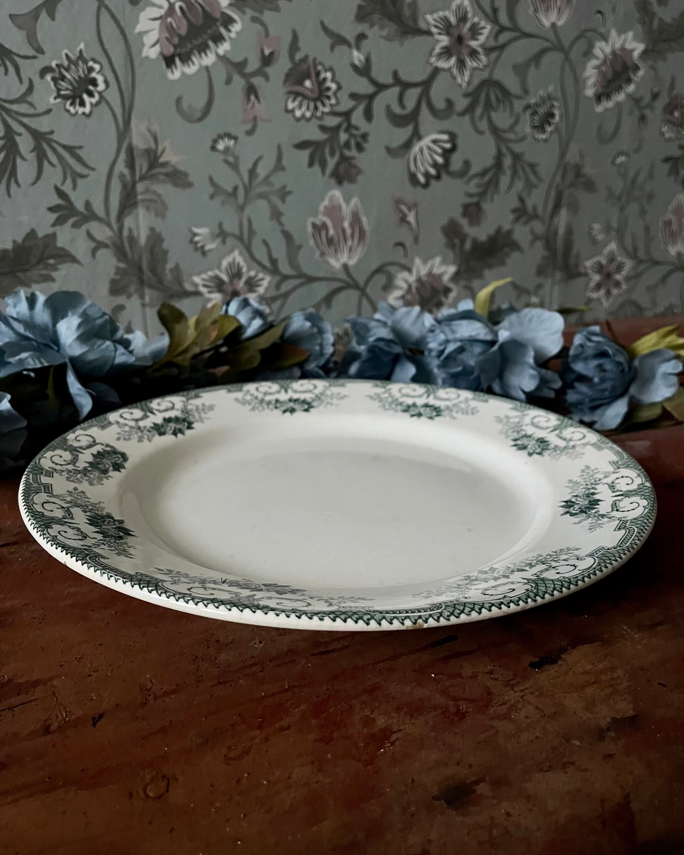 Grand plat rond terre de fer Debray