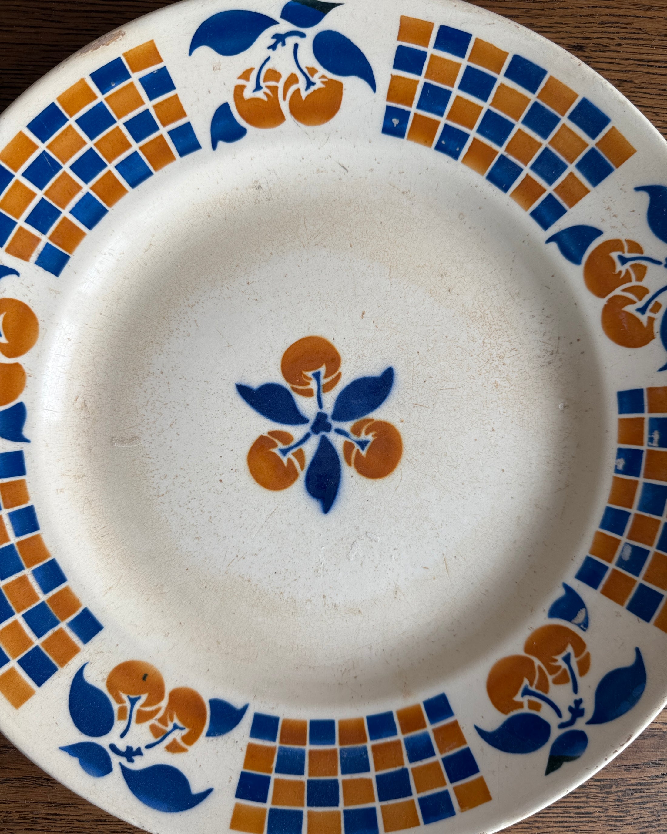 Plat rond creux terre de fer