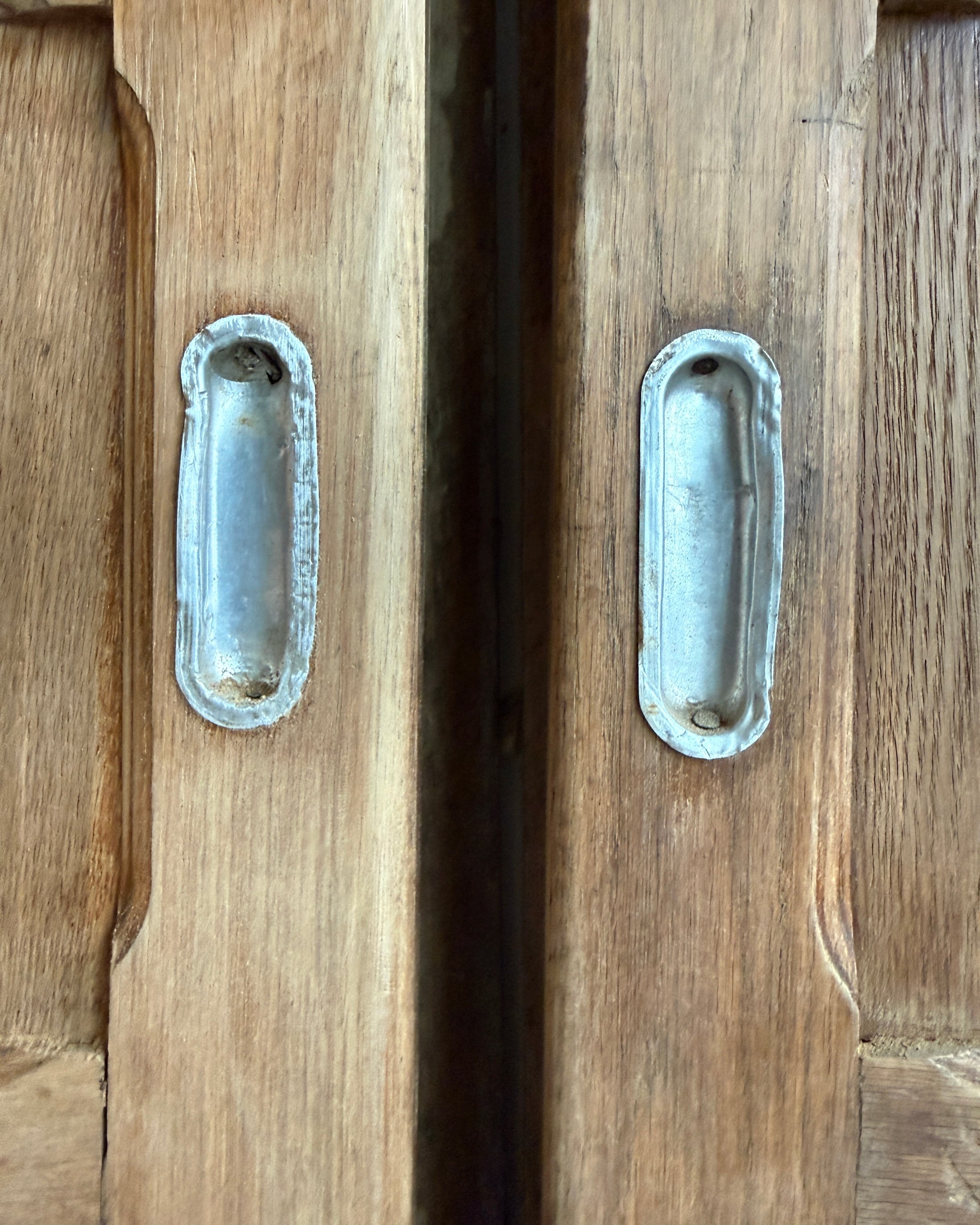 Paire de portes d’une armoire années 40