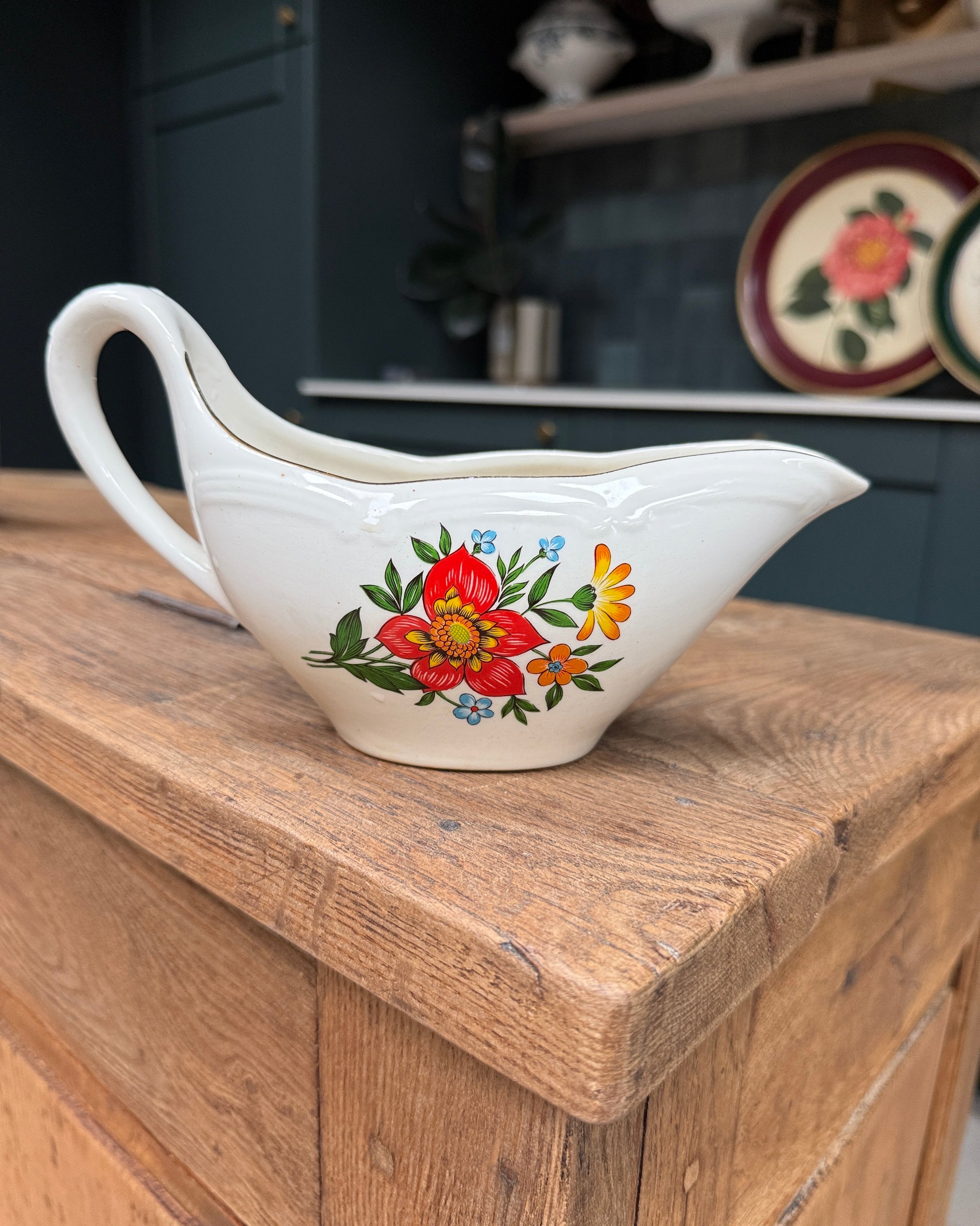 Saucière vintage en porcelaine fine Gien