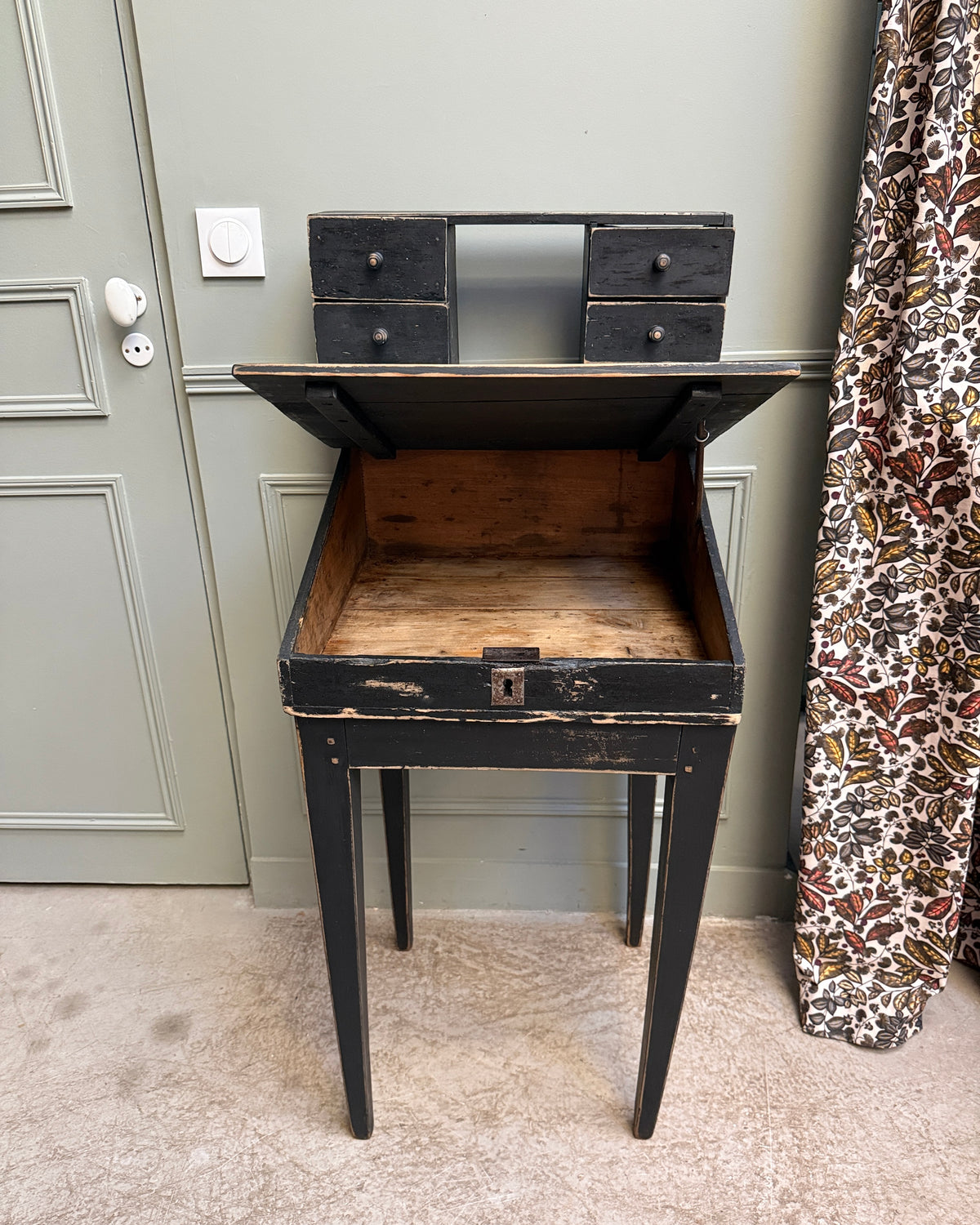 Petit bureau à gradin ancien