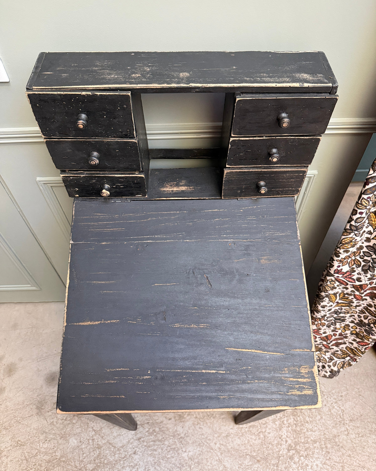 Petit bureau à gradin ancien