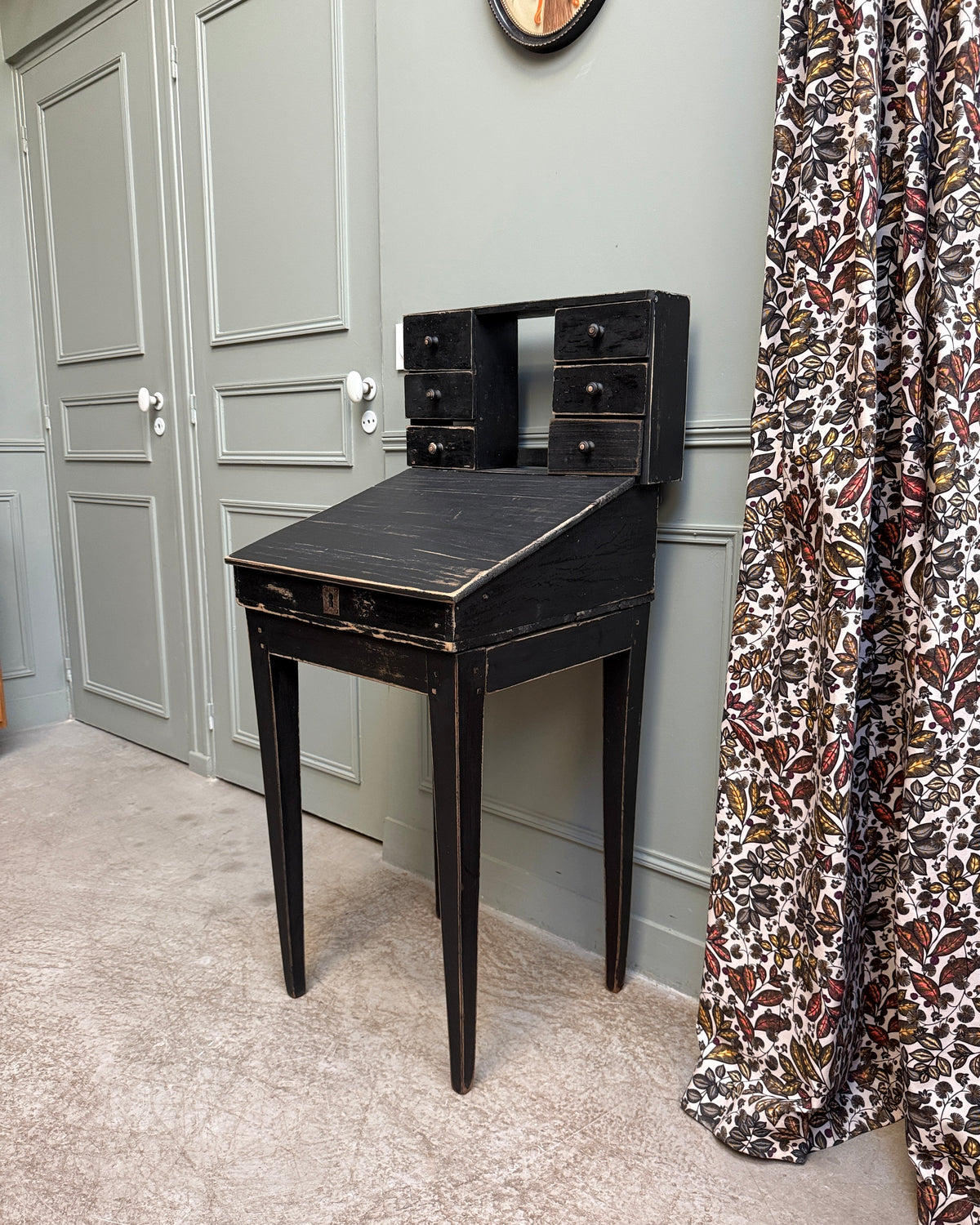 Petit bureau à gradin ancien