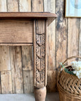 Charger l'image dans la visionneuse de la galerie, Table ancienne aux pieds sculptés et tournés
