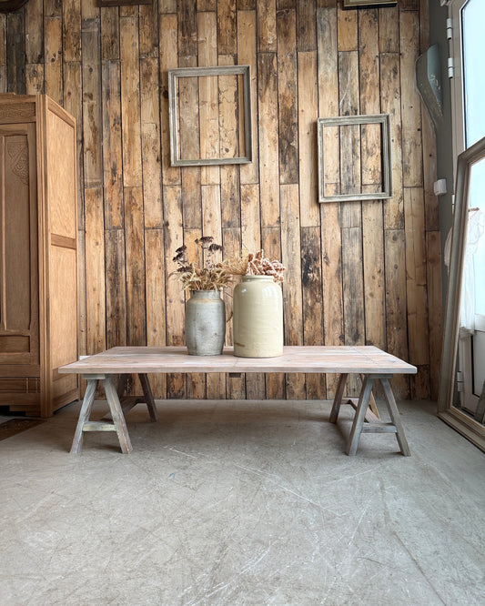 Table basse à tréteaux