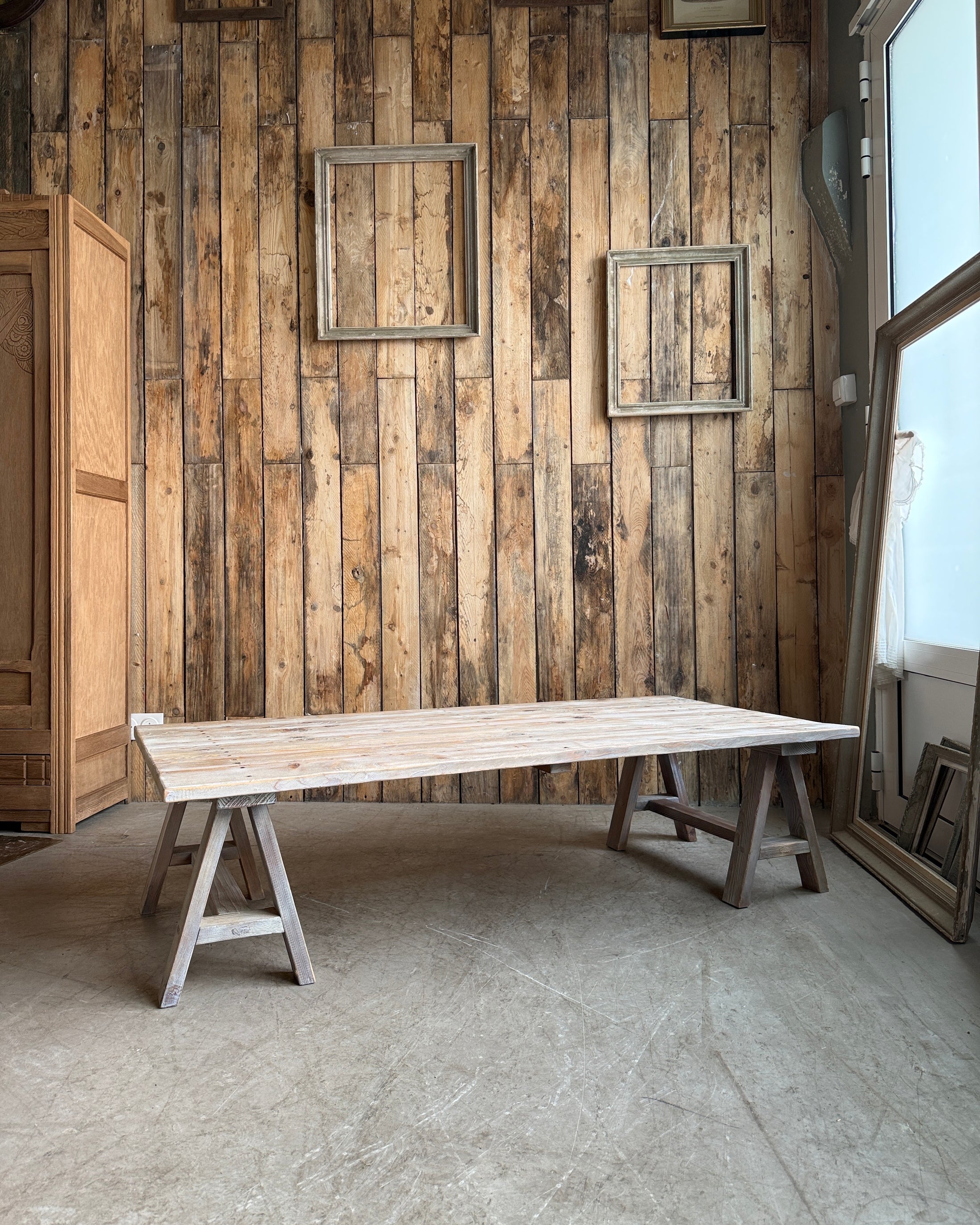 Table basse à tréteaux