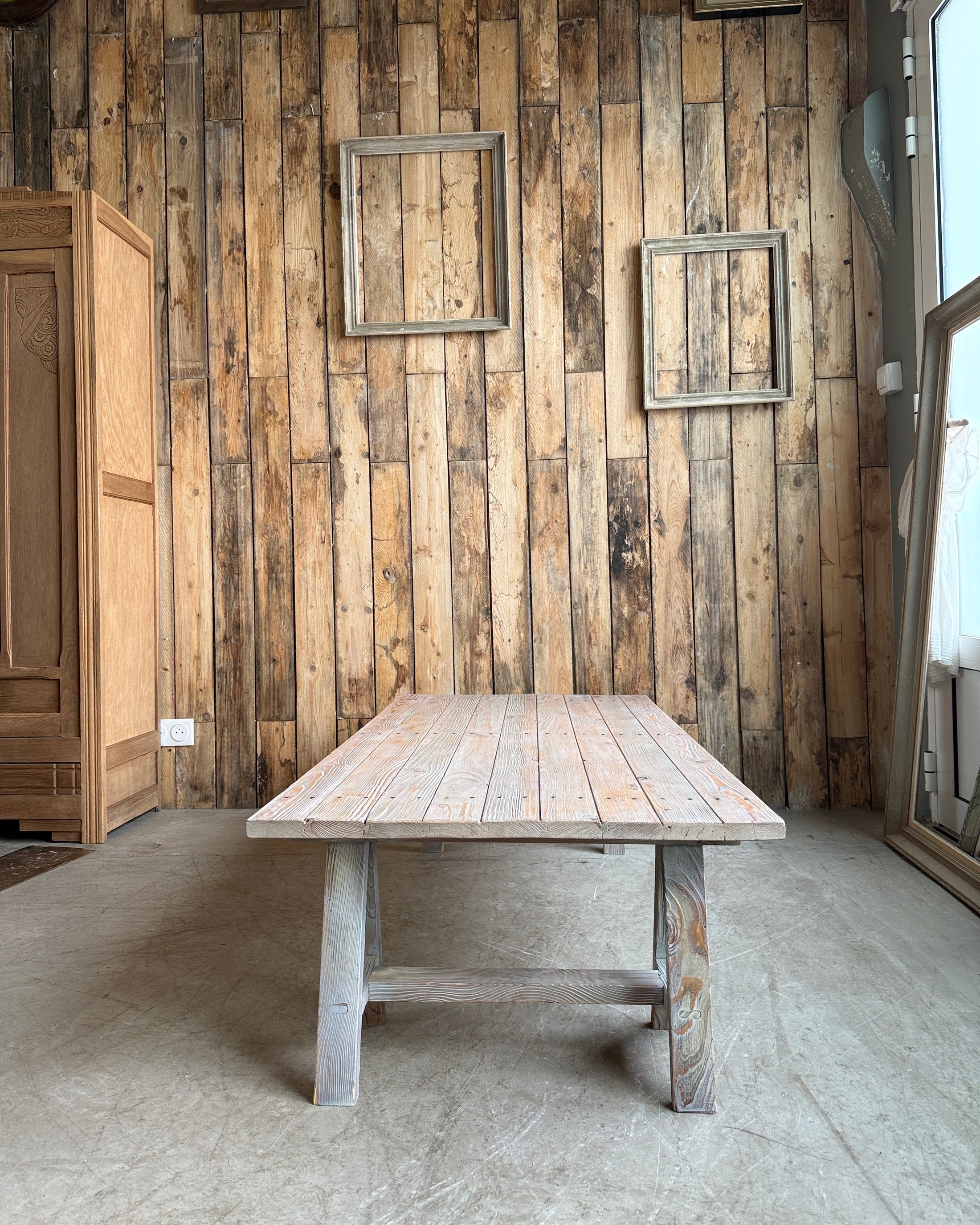 Table basse à tréteaux