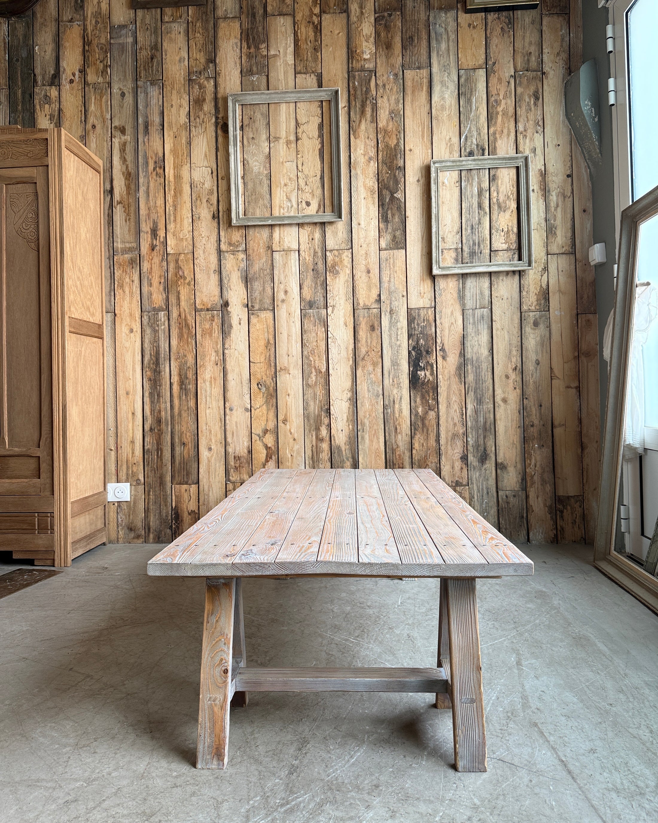 Table basse à tréteaux