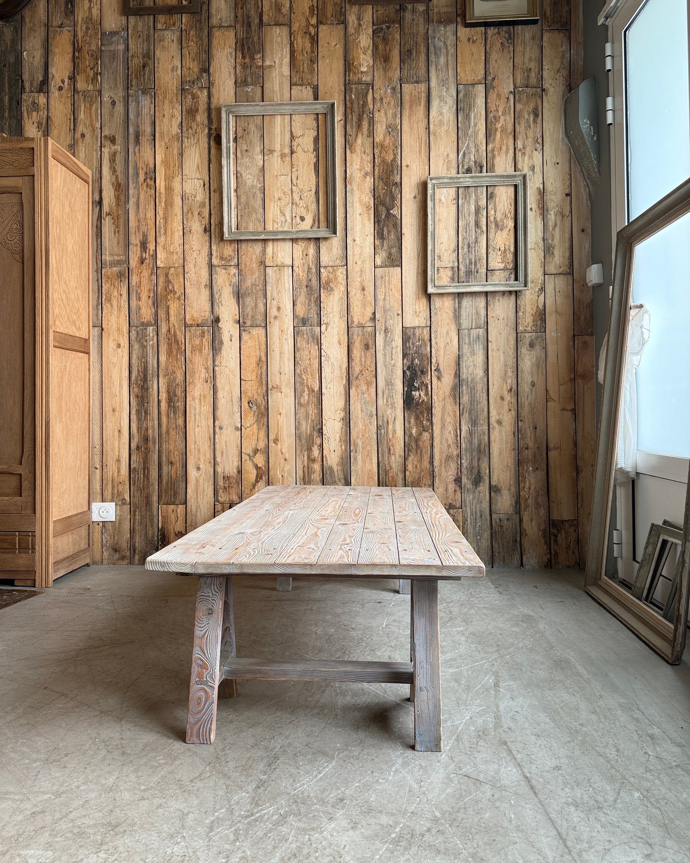 Table basse à tréteaux