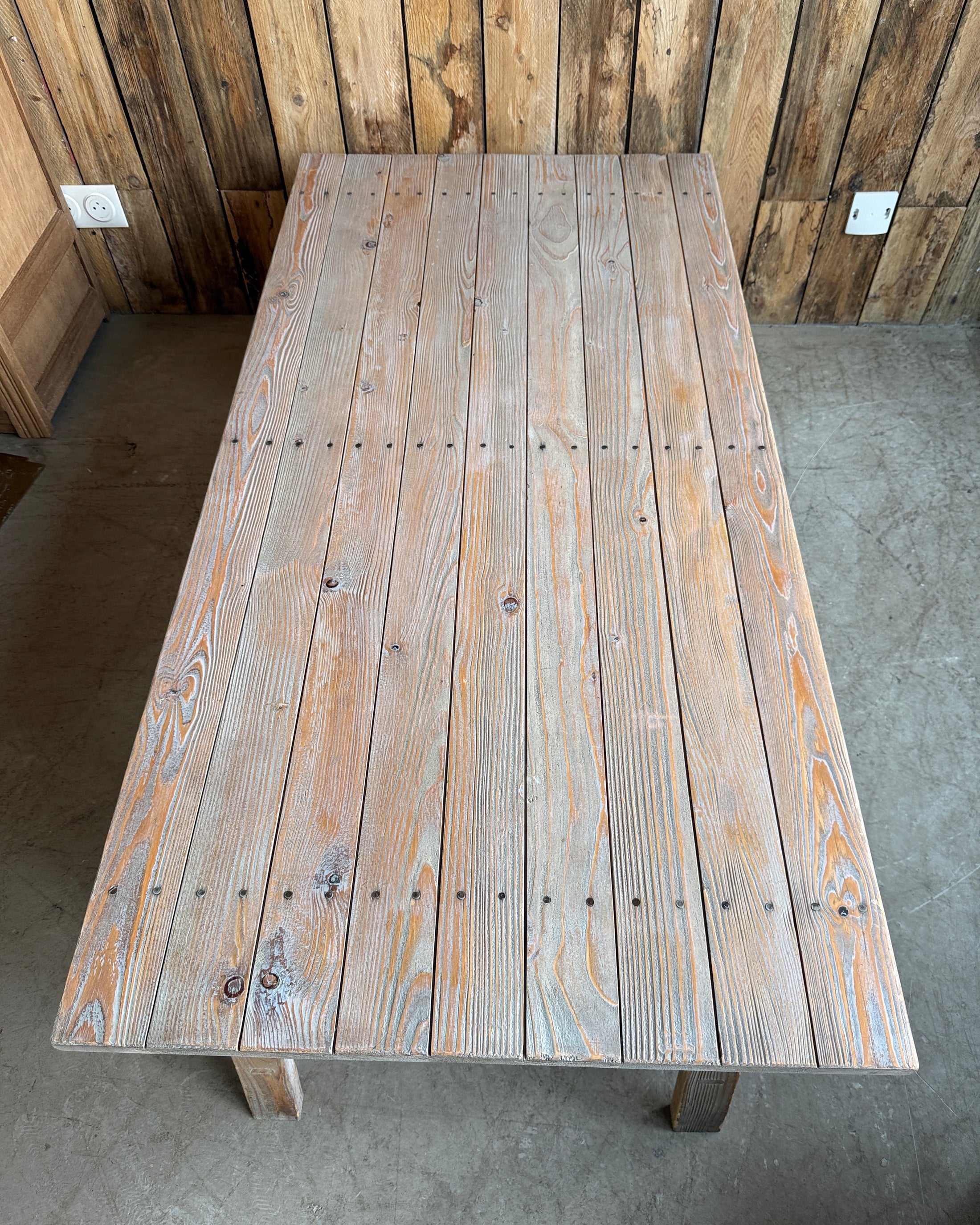 Table basse à tréteaux
