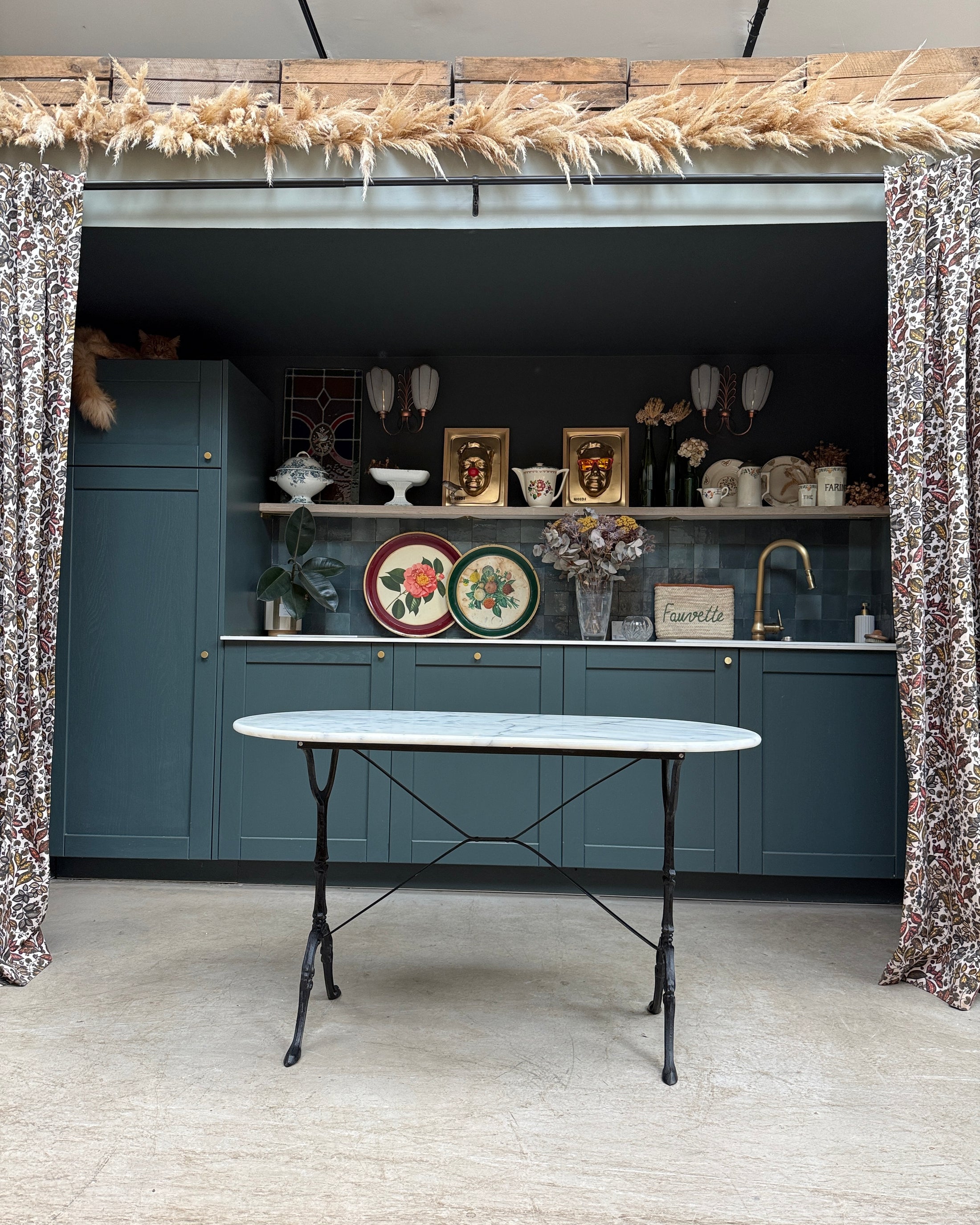 Table bistrot en marbre et fonte