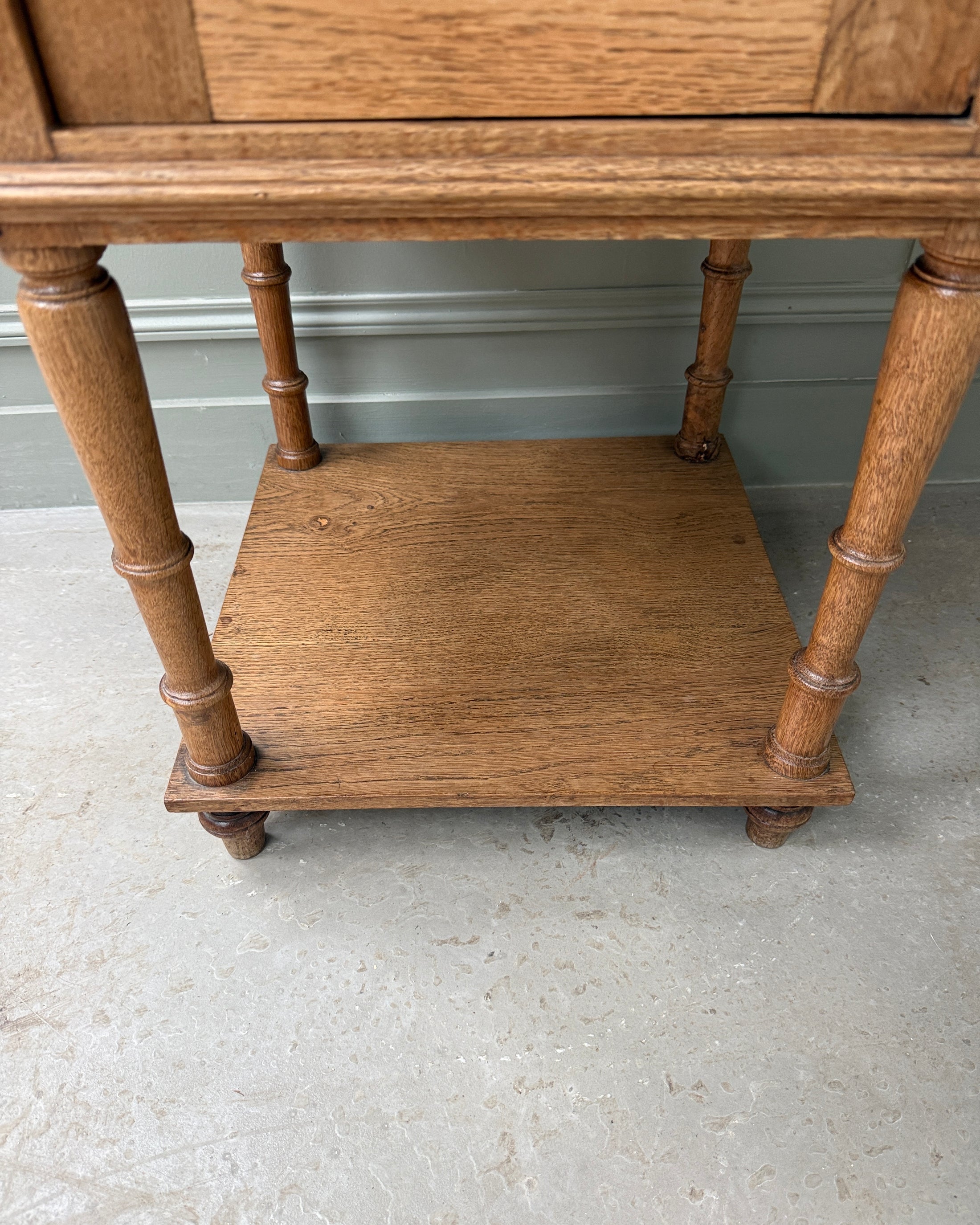 Table de chevet ancienne style Louis XVI