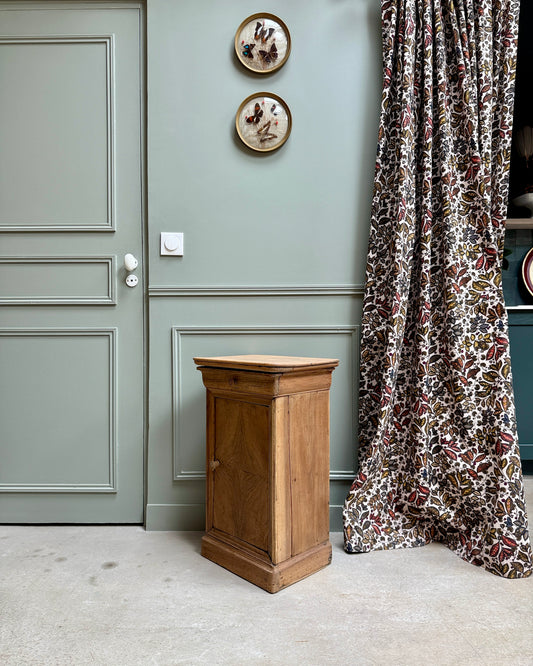 Table de chevet ancienne en noyer