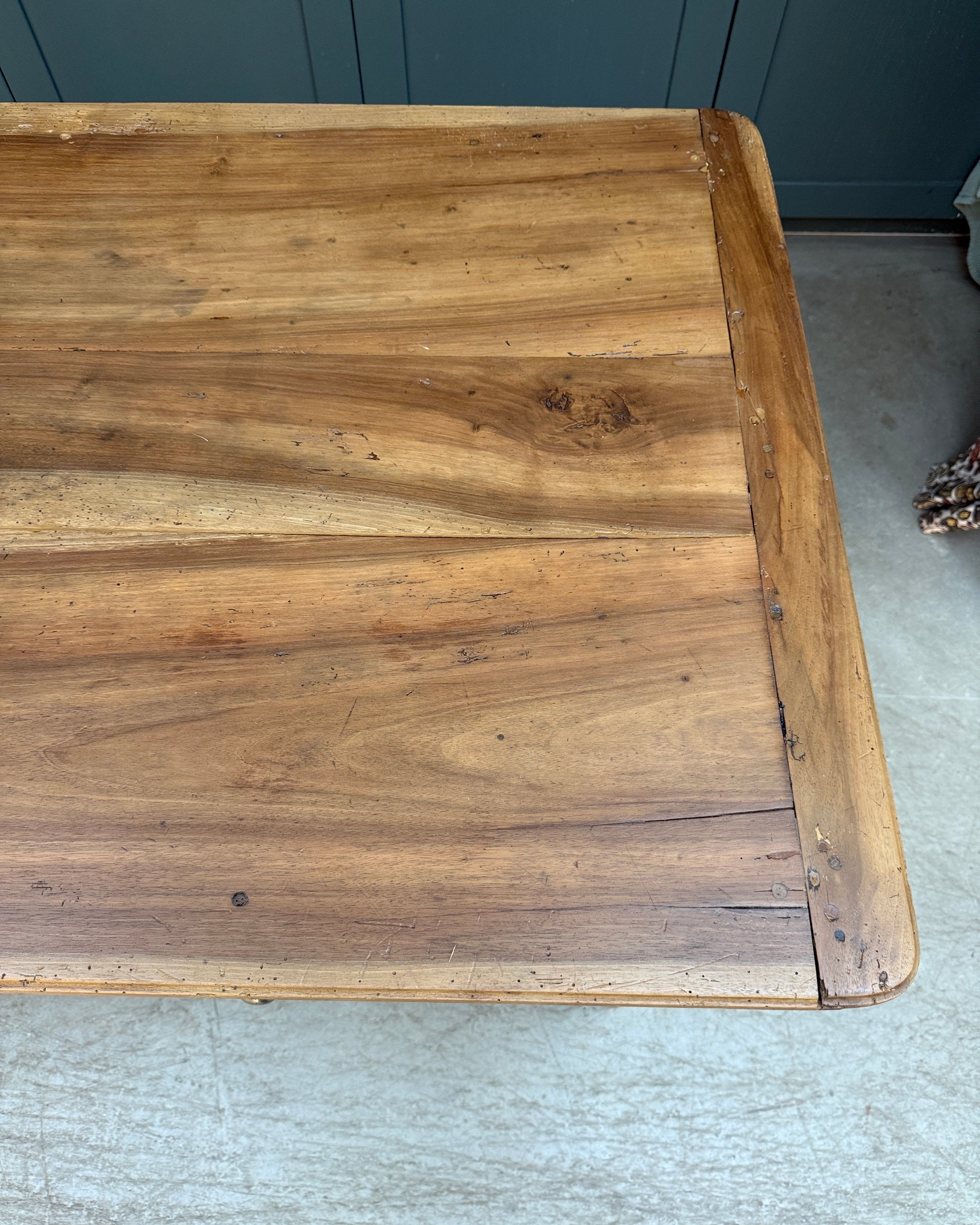 Table de ferme en noyer et chêne