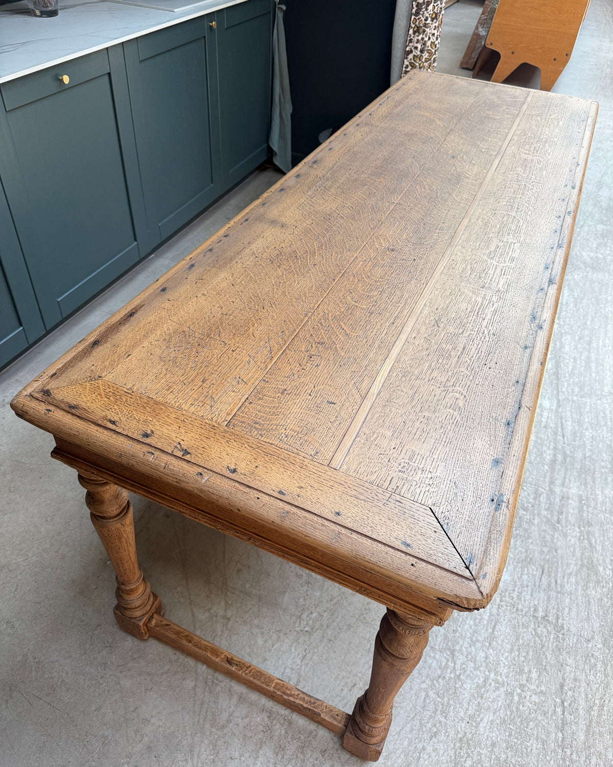 Table de ferme aux pieds tournés en chêne