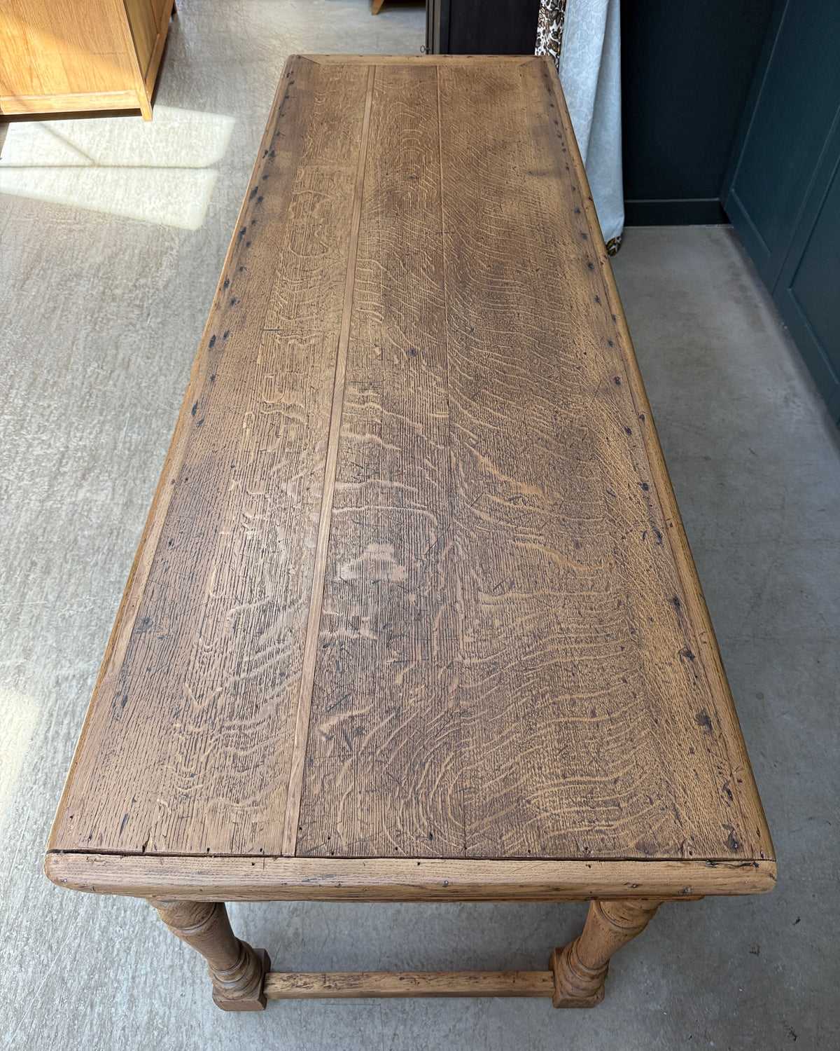 Table de ferme aux pieds tournés en chêne