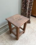 Charger l'image dans la visionneuse de la galerie, Tabouret ancien en bois massif
