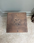 Charger l'image dans la visionneuse de la galerie, Tabouret ancien en bois massif
