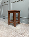 Charger l'image dans la visionneuse de la galerie, Tabouret ancien en bois massif
