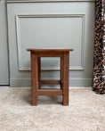Charger l'image dans la visionneuse de la galerie, Tabouret ancien en bois massif
