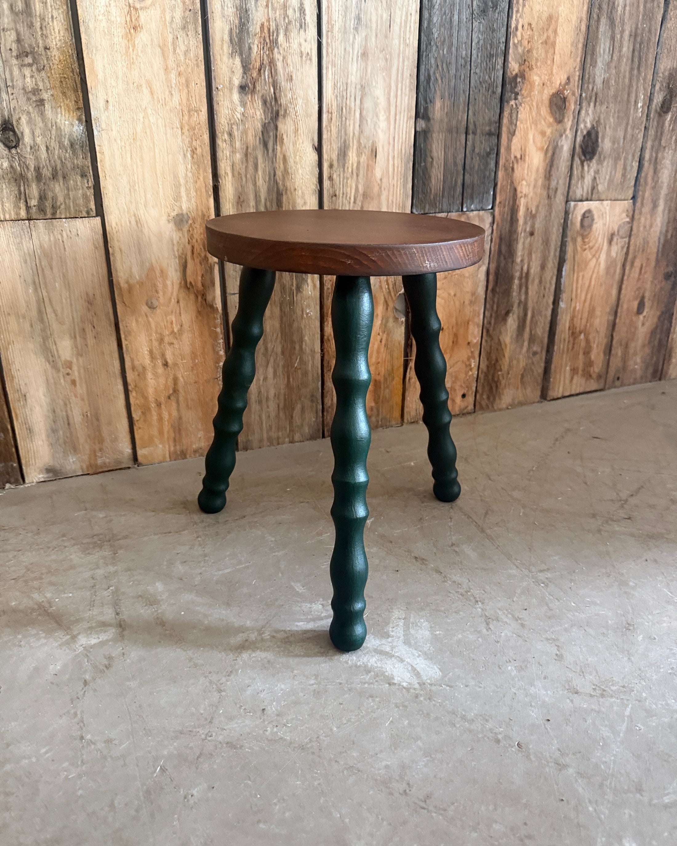 Petit tabouret tripode