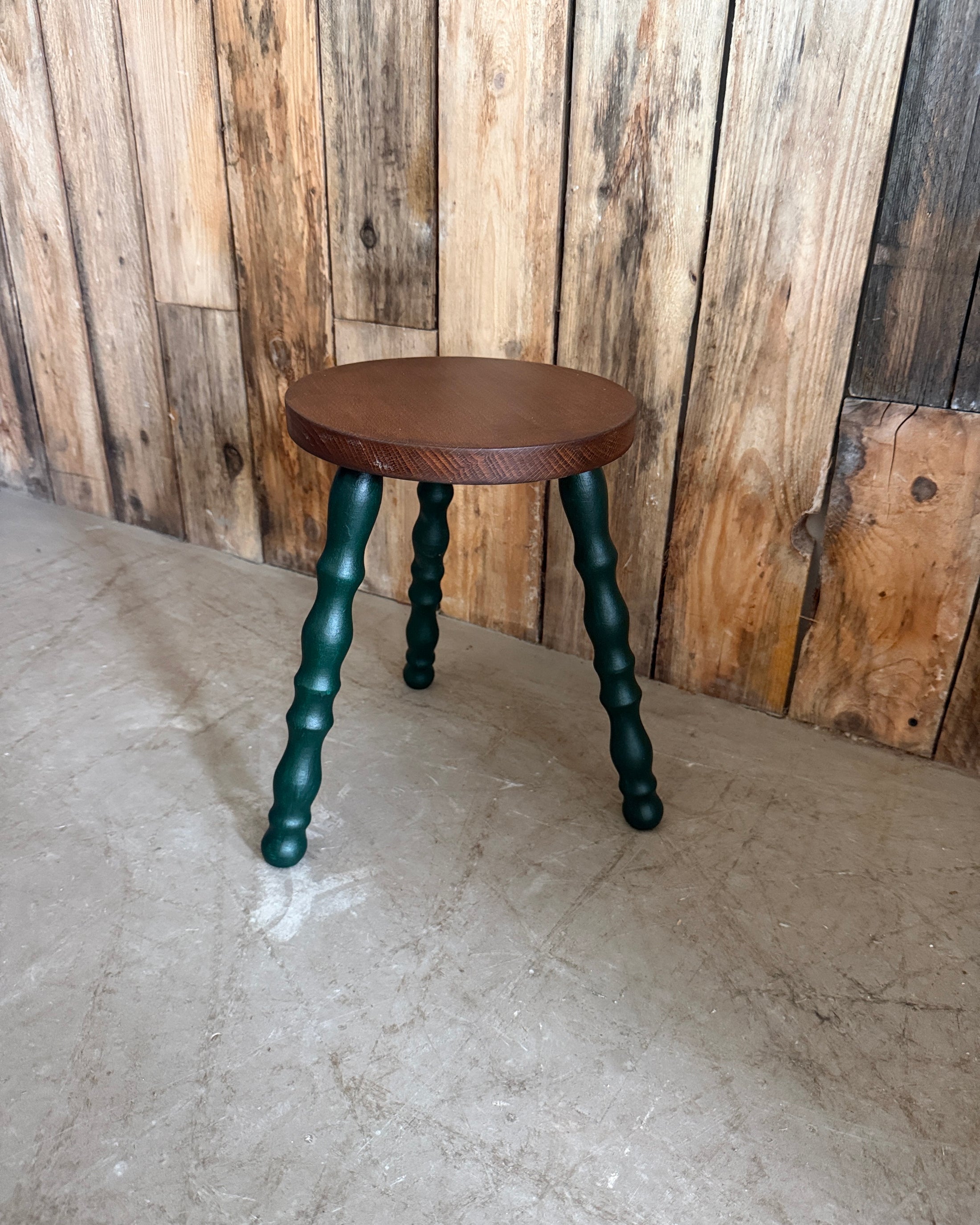 Petit tabouret tripode