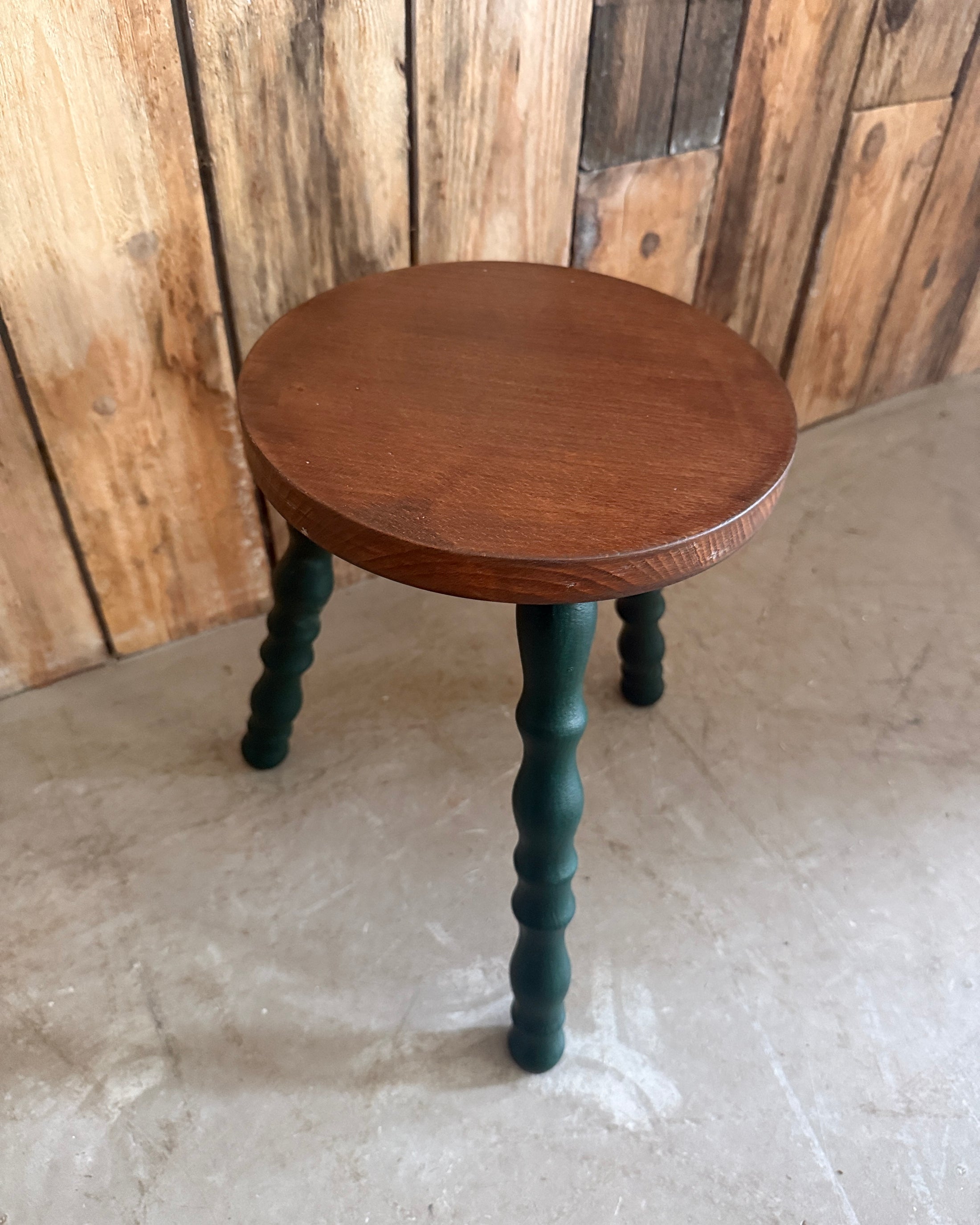 Petit tabouret tripode