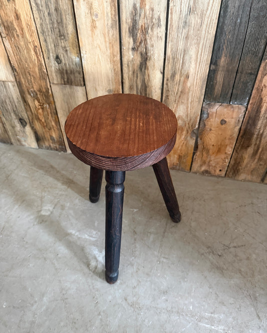 Tabouret tripode brutaliste