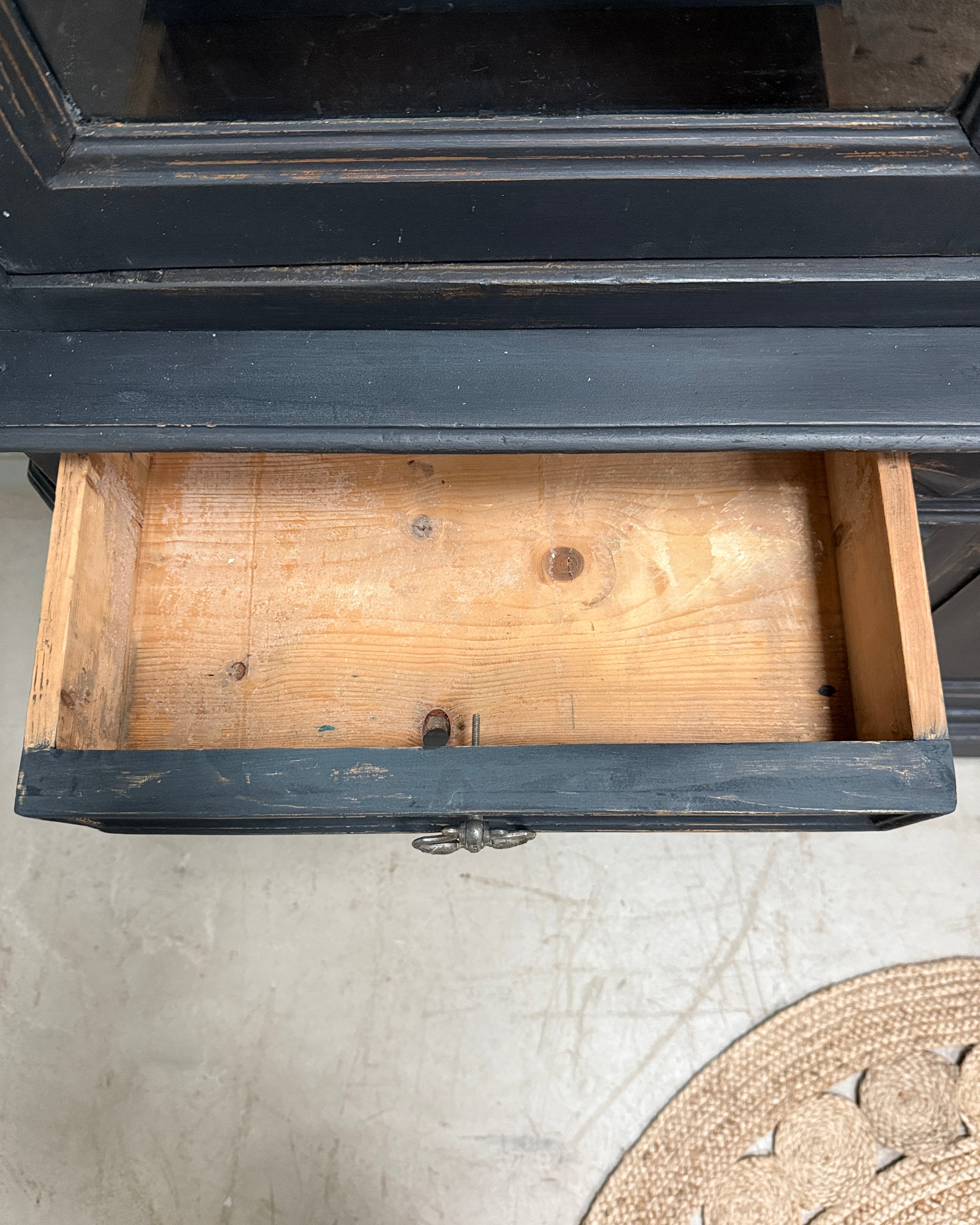 Vaisselier Louis Philippe patine noire