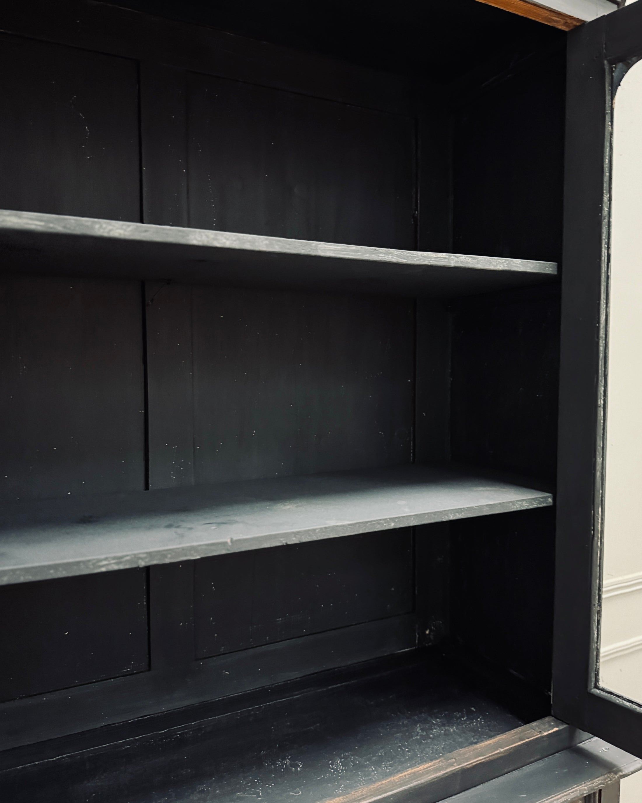 Vaisselier Louis Philippe patine noire