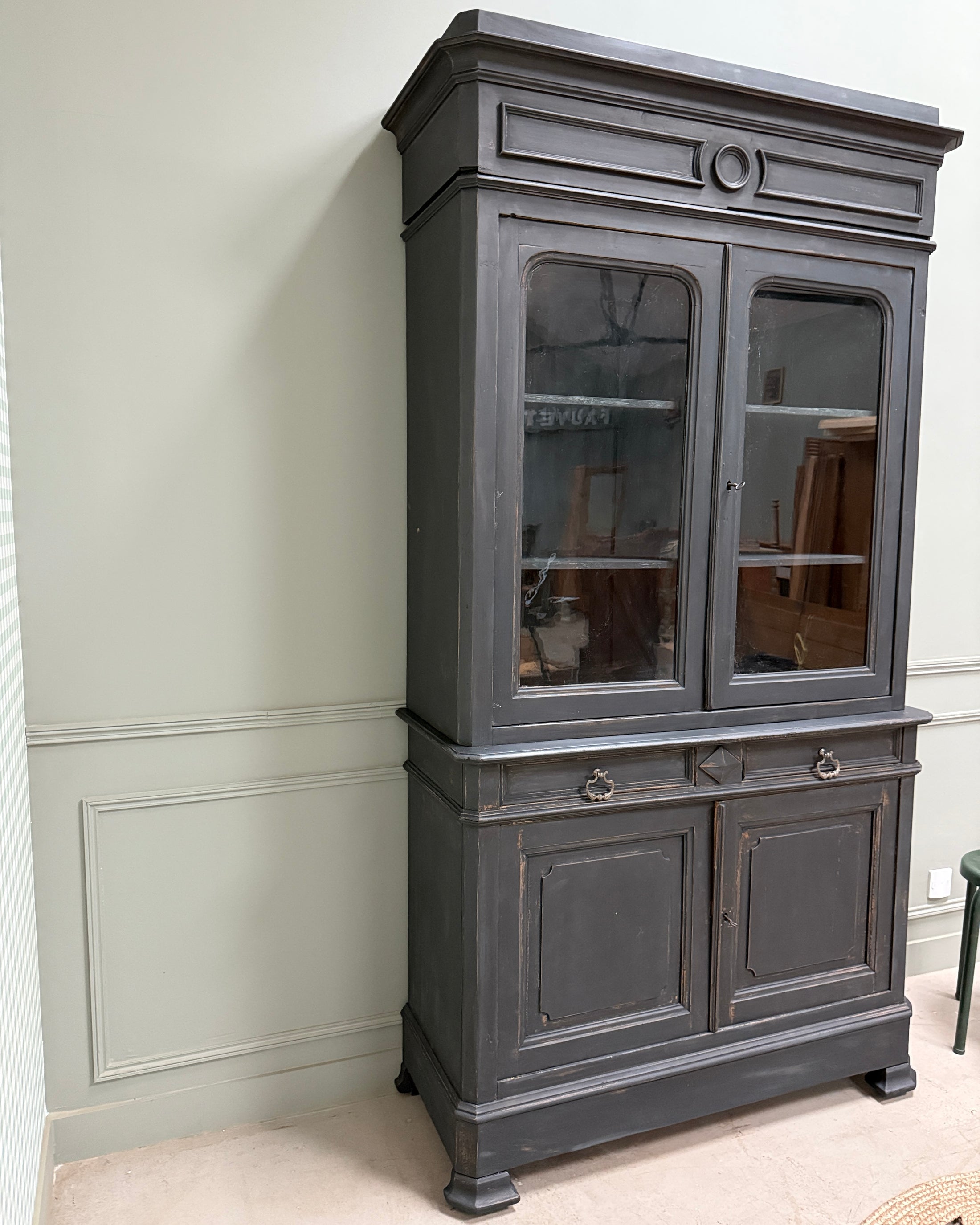 Vaisselier Louis Philippe patine noire