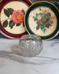 Charger l'image dans la visionneuse de la galerie, Vase boule en cristal taillé
